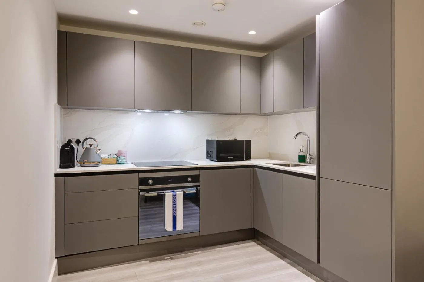 Kitchen or kitchenette in Charles Hope London Brentford