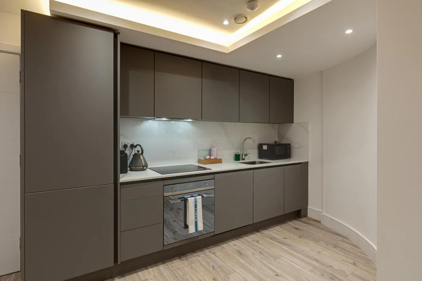 Kitchen or kitchenette in Charles Hope London Brentford
