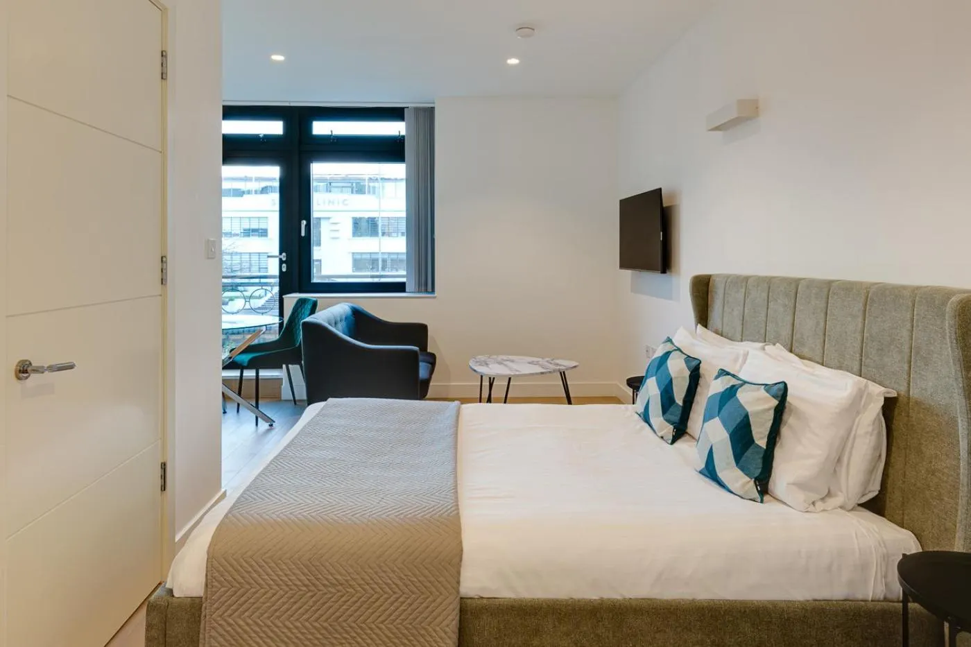 Photo of the whole room in Charles Hope London Brentford