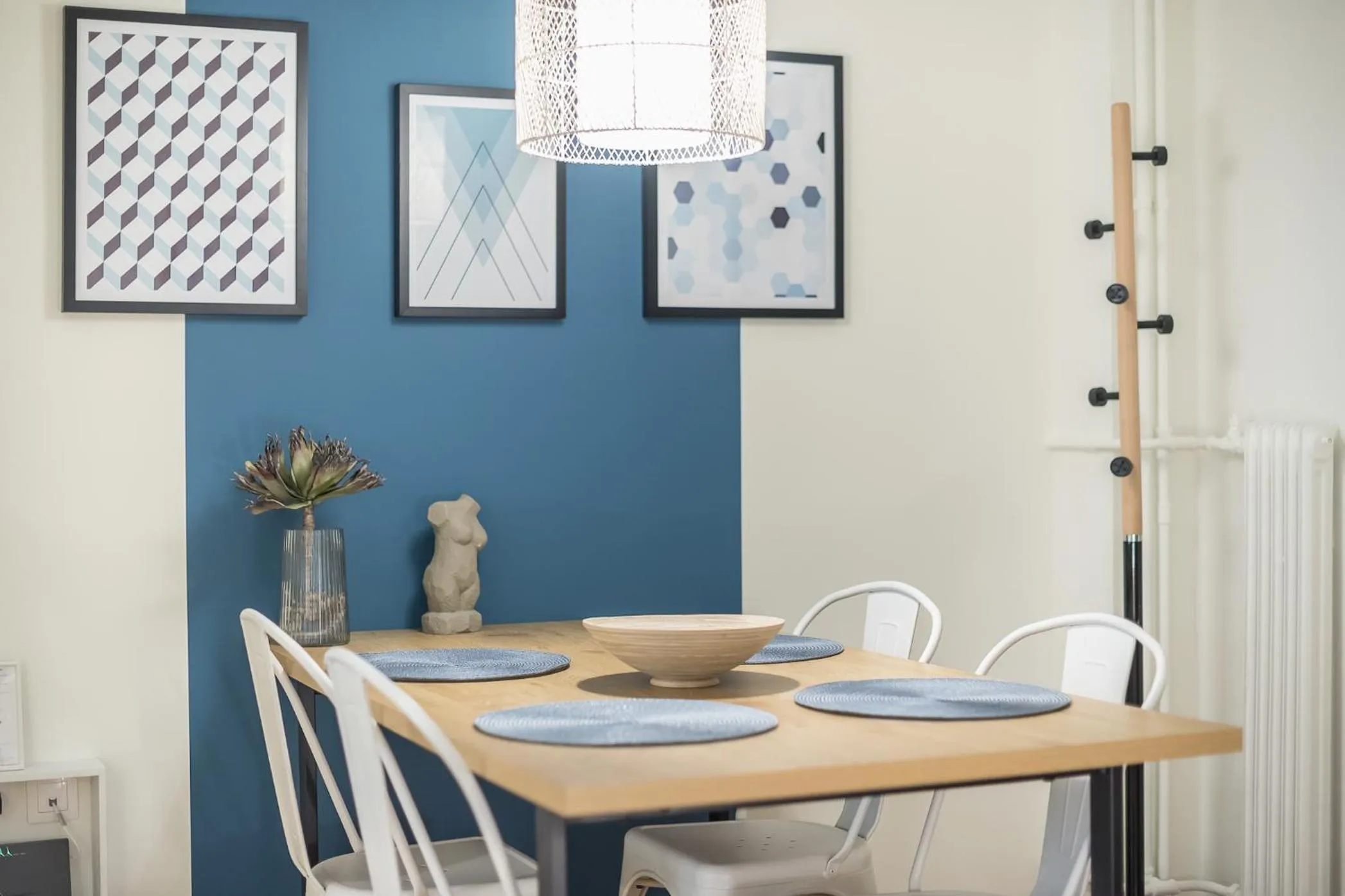 Dining area in City Suite by Cloudkeys