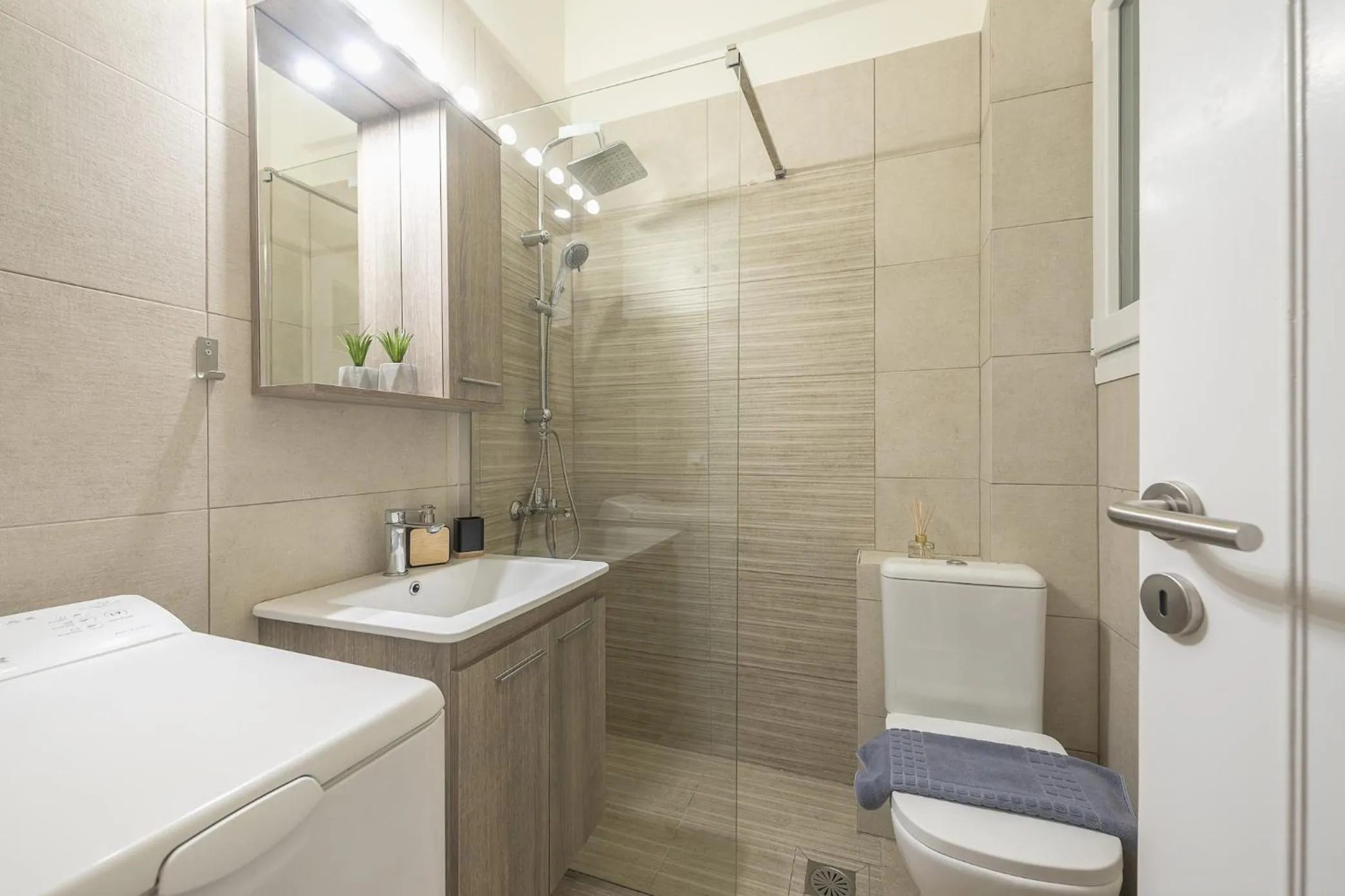 Bathroom in City Suite by Cloudkeys