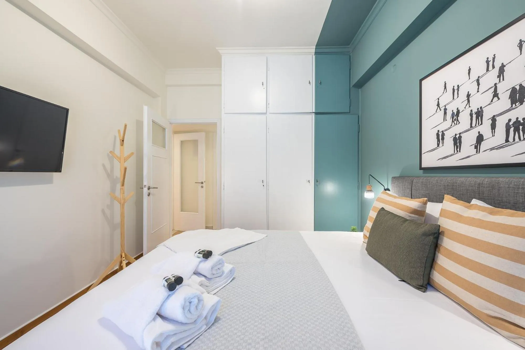 TV and multimedia, Bed in City Suite by Cloudkeys