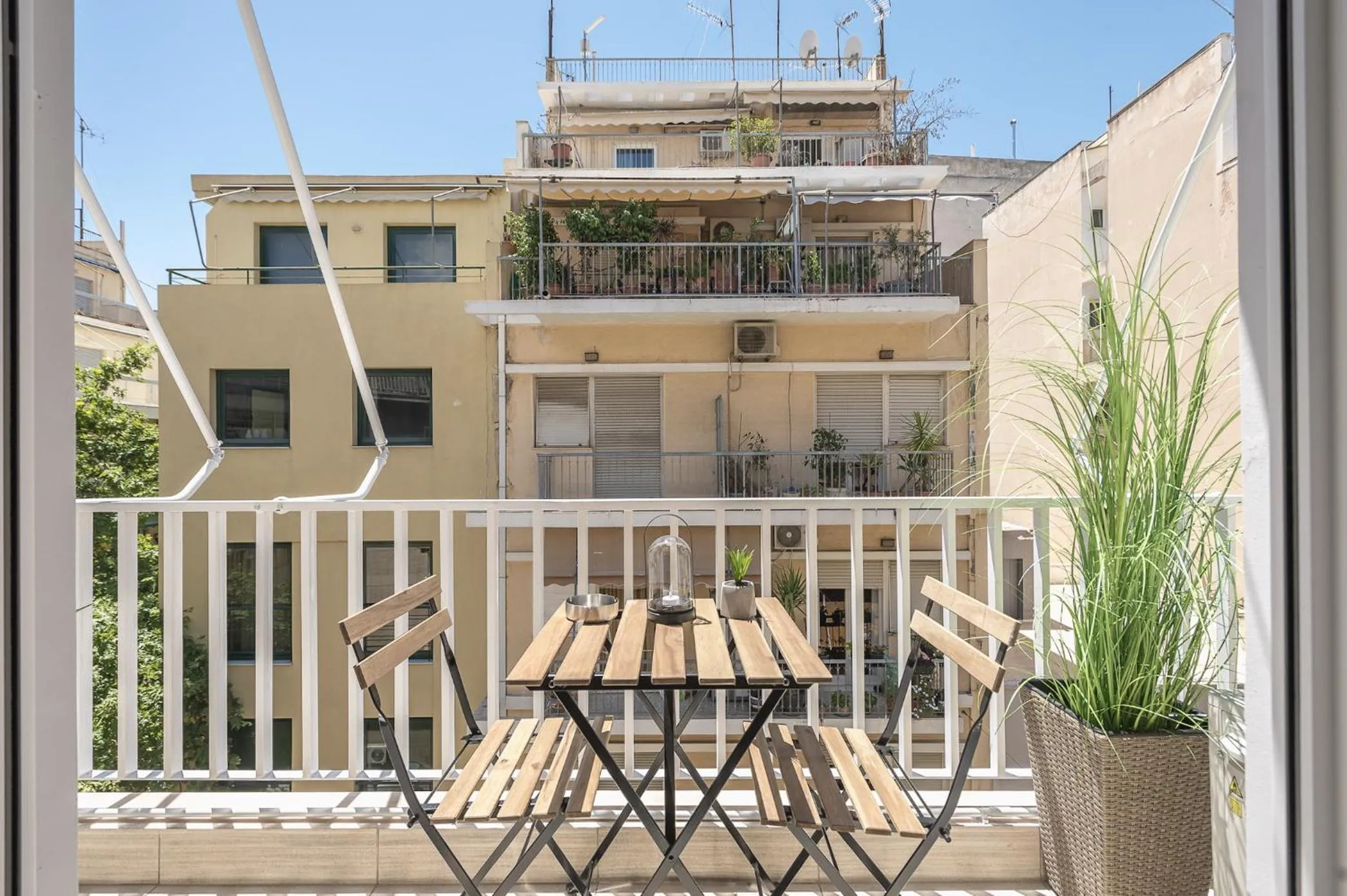 Balcony/Terrace in City Suite by Cloudkeys