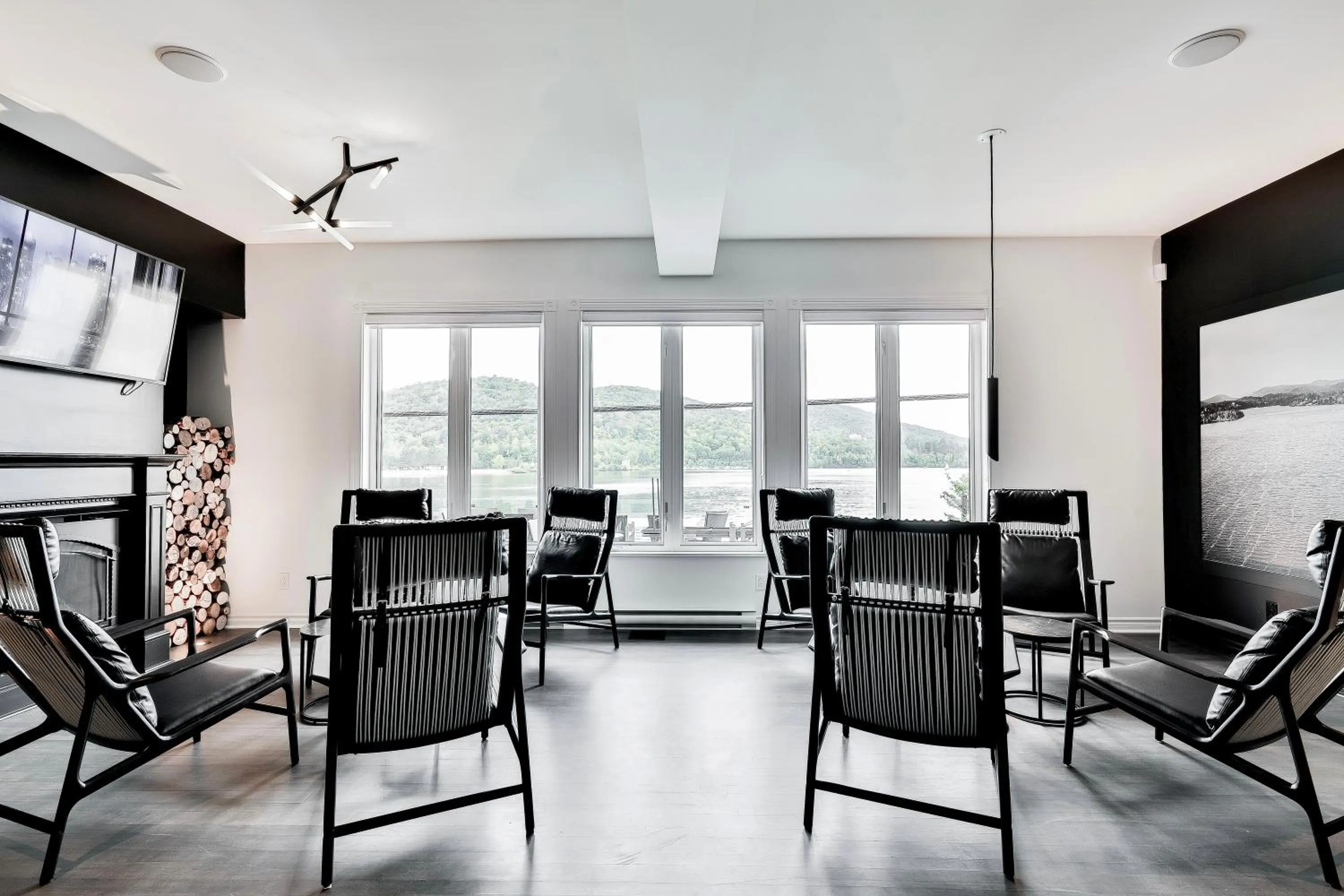 Lounge or bar in Auberge du Lac des Sables