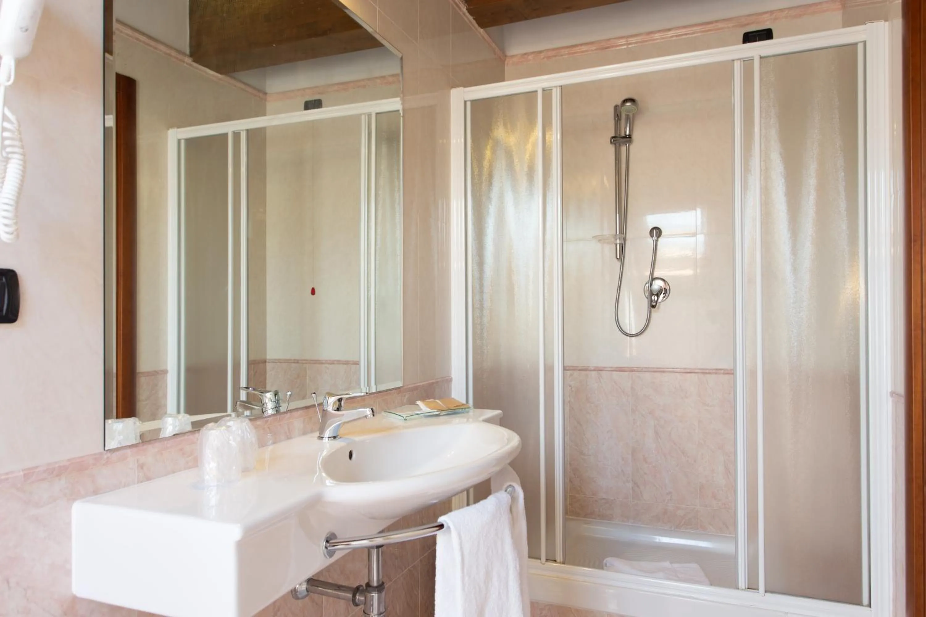 Shower in Vald Hotel