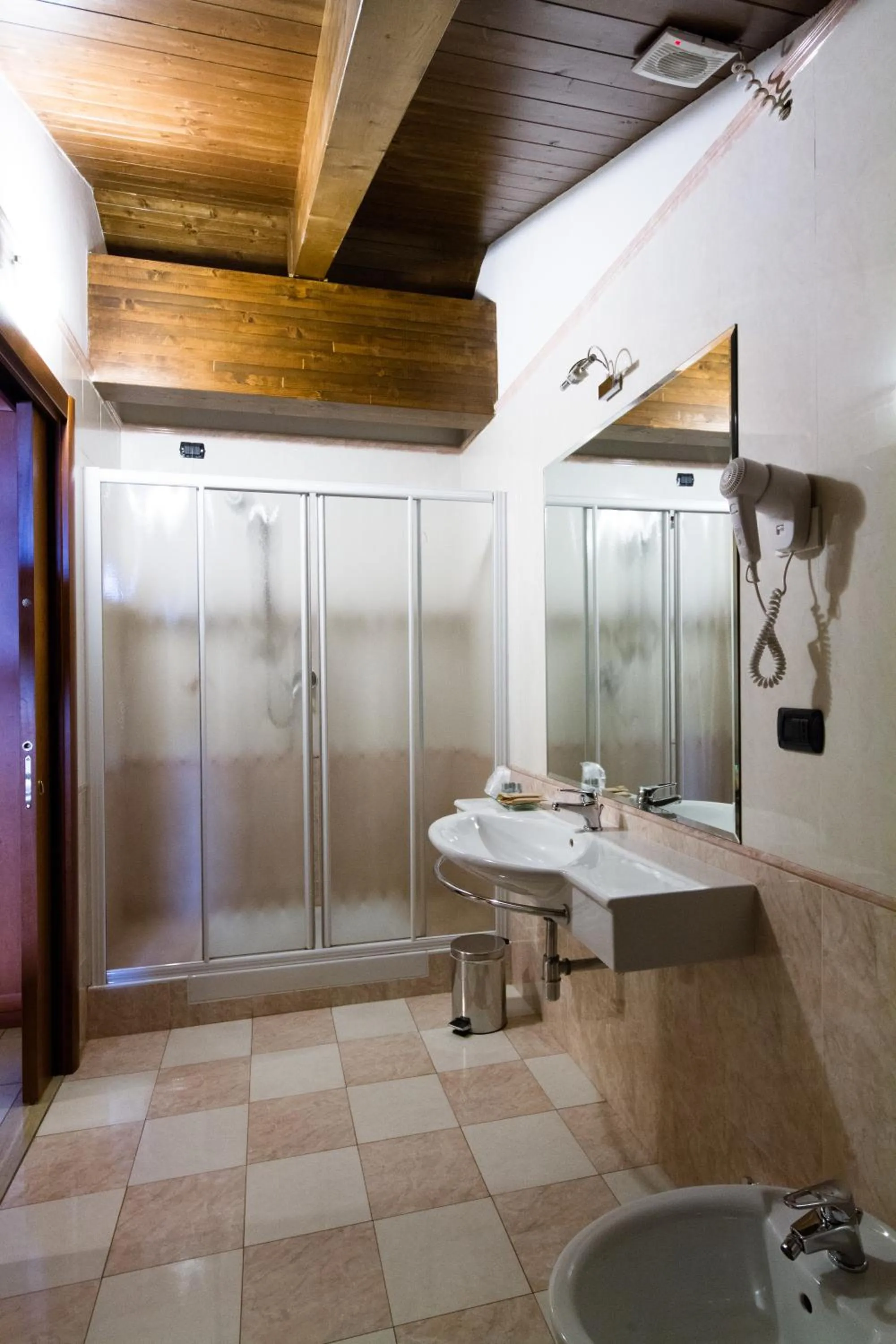 Shower in Vald Hotel