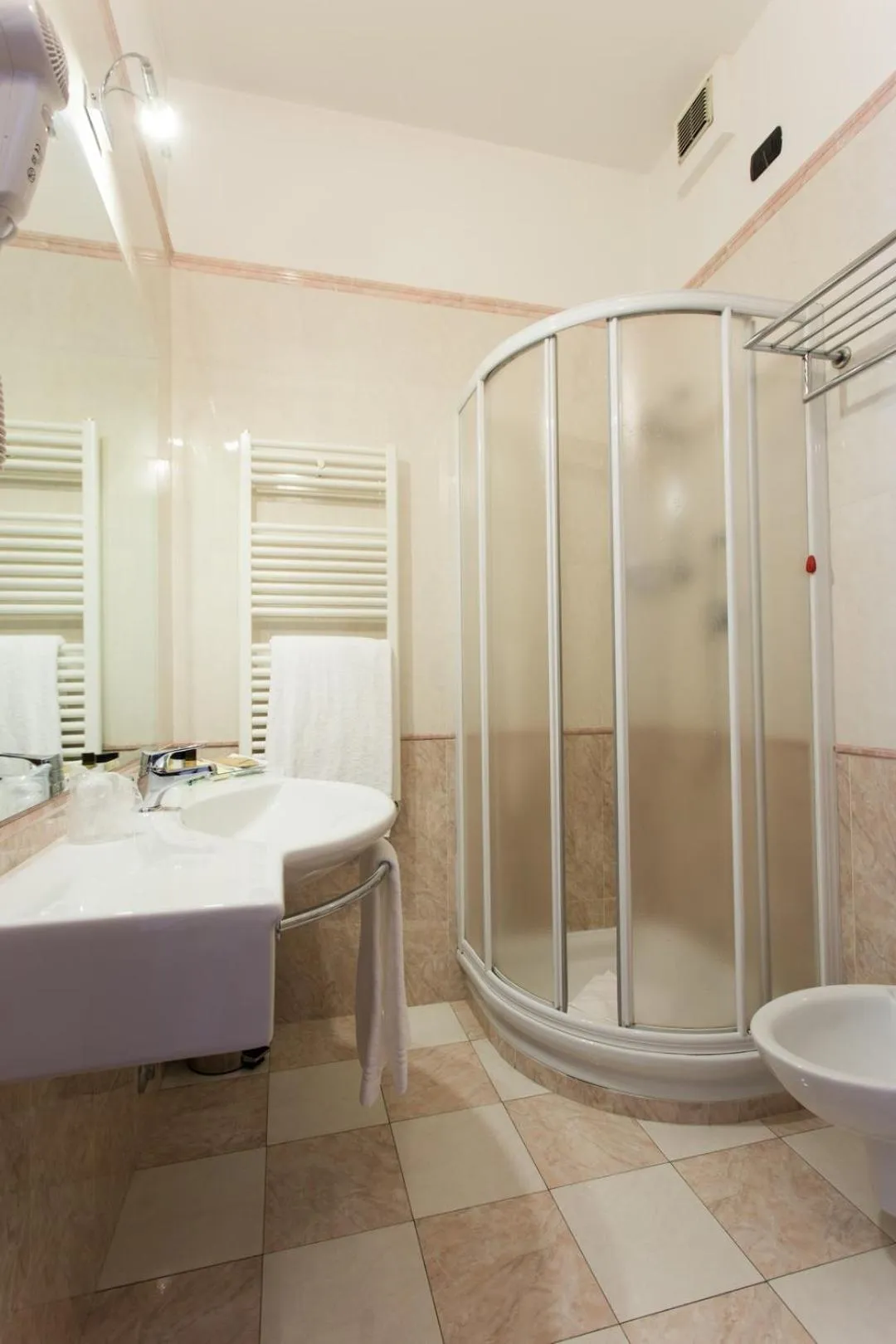 Shower in Vald Hotel