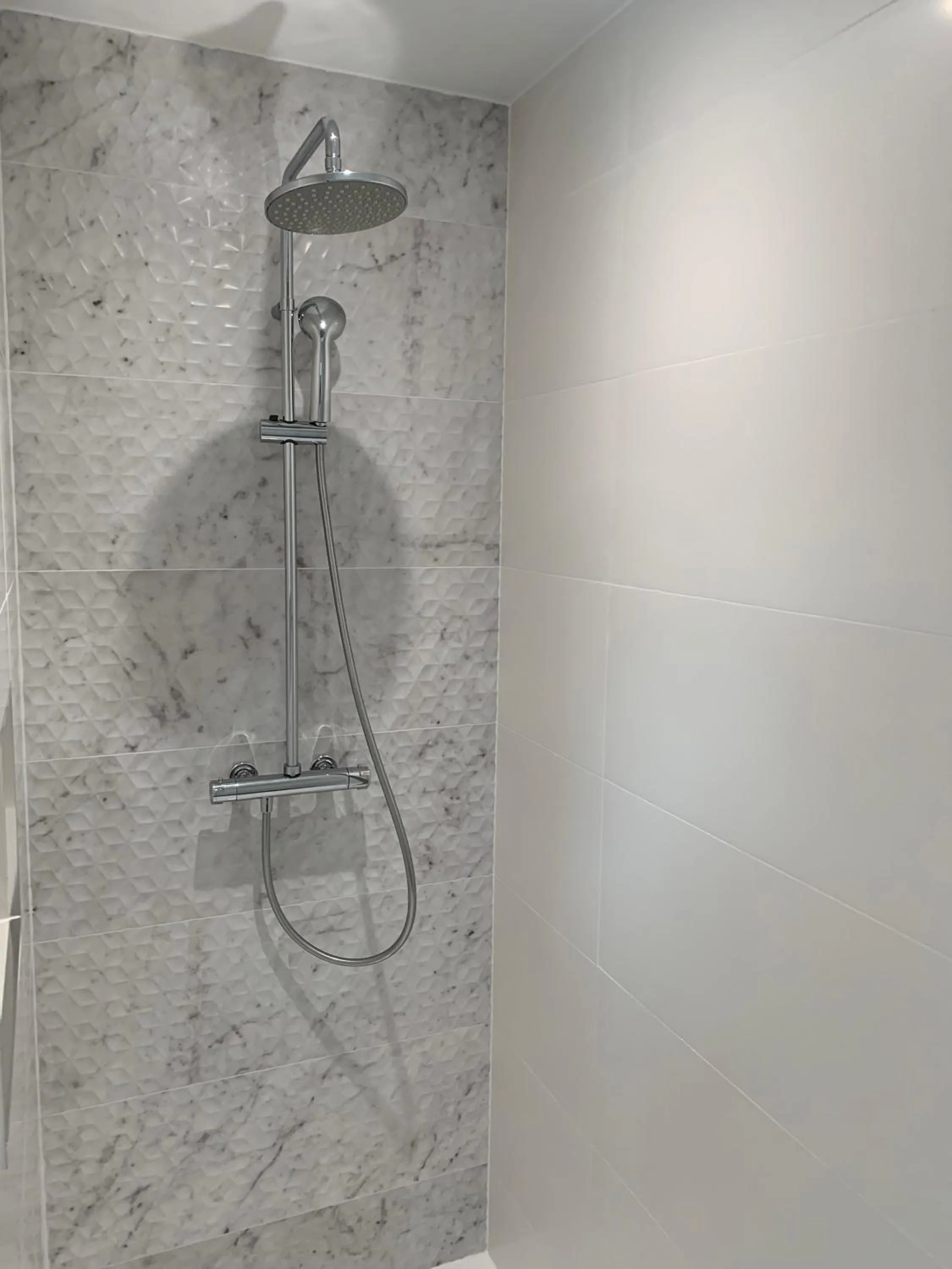 Bathroom in L'Hostellerie d'Acquigny