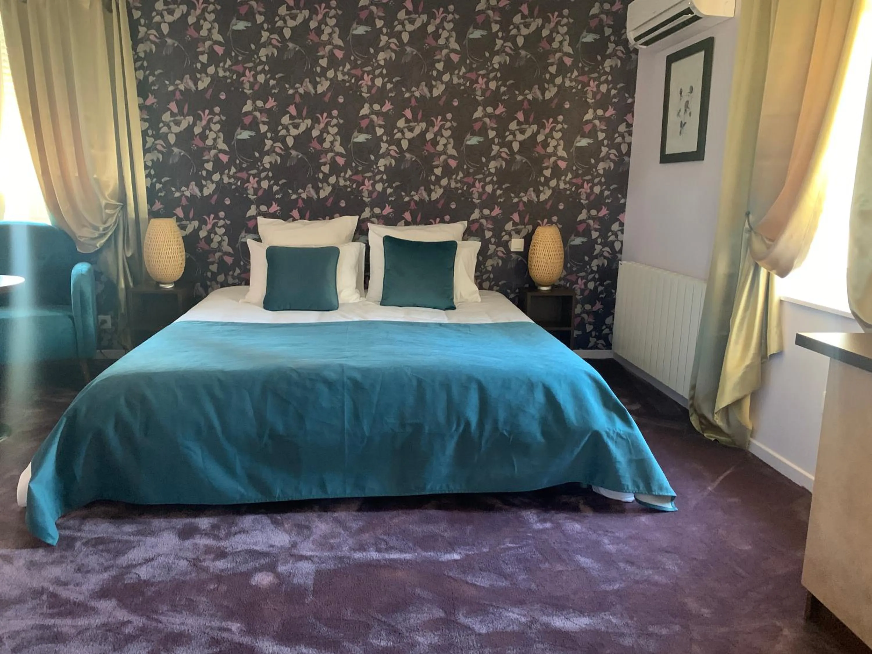 Bed in L'Hostellerie d'Acquigny