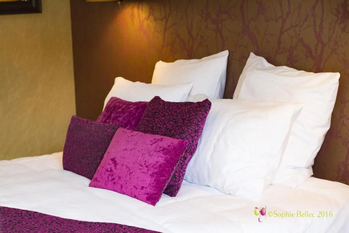 Decorative detail, Bed in L'Hostellerie d'Acquigny