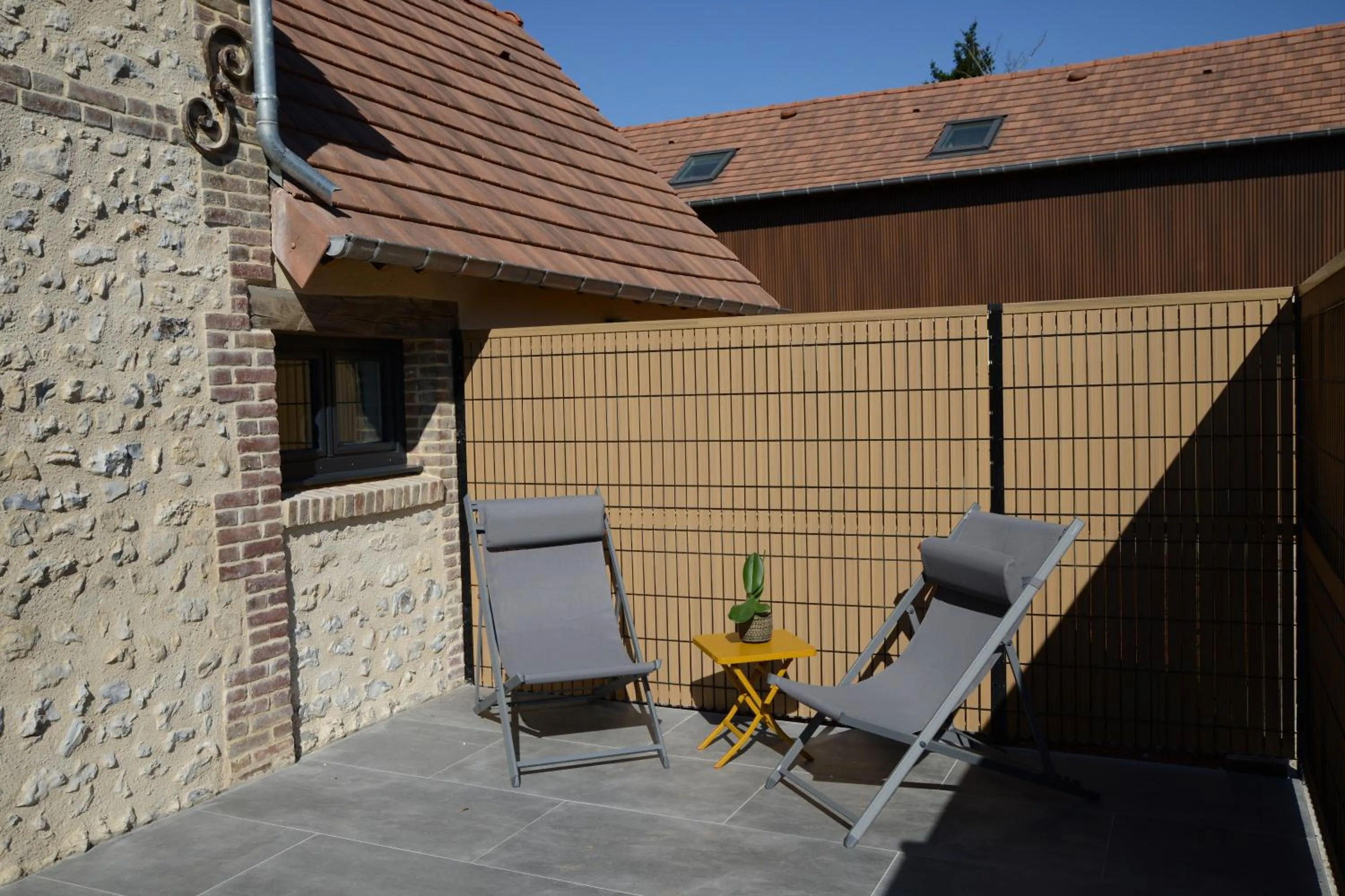 Patio in L'Hostellerie d'Acquigny