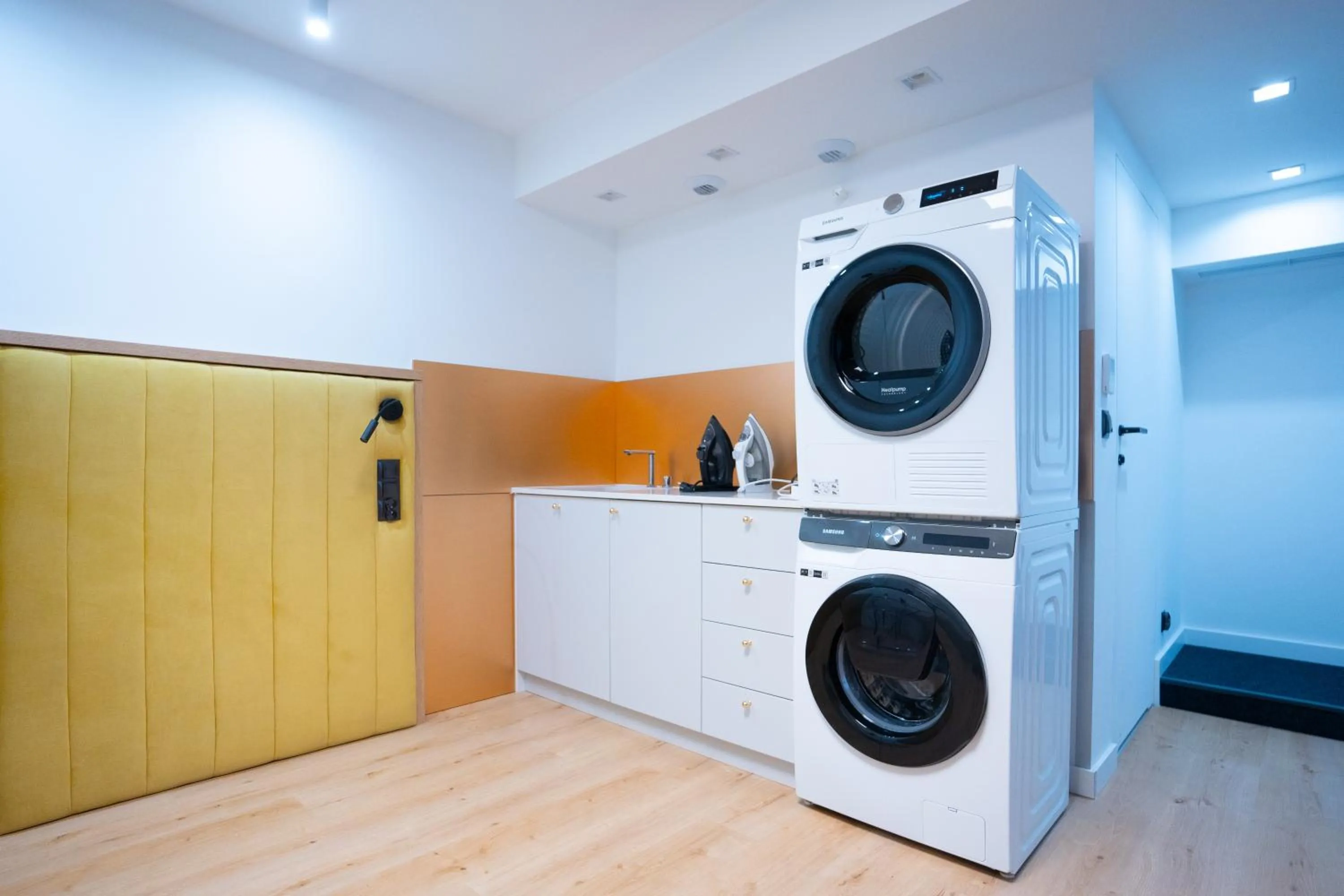 flat iron in SQUARE APARTMENTS GDYNIA