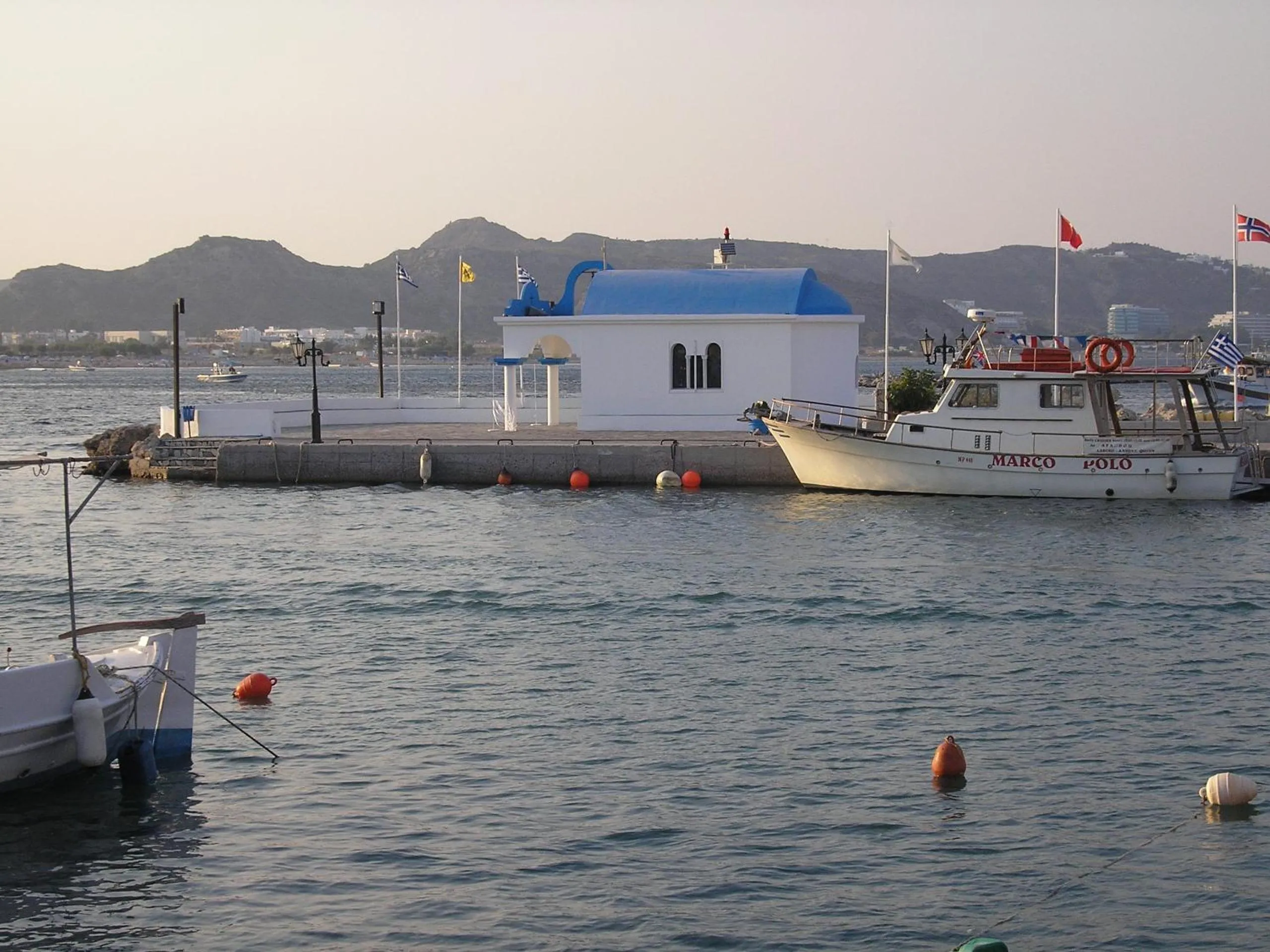 Restaurant/places to eat in Nephele Apartments