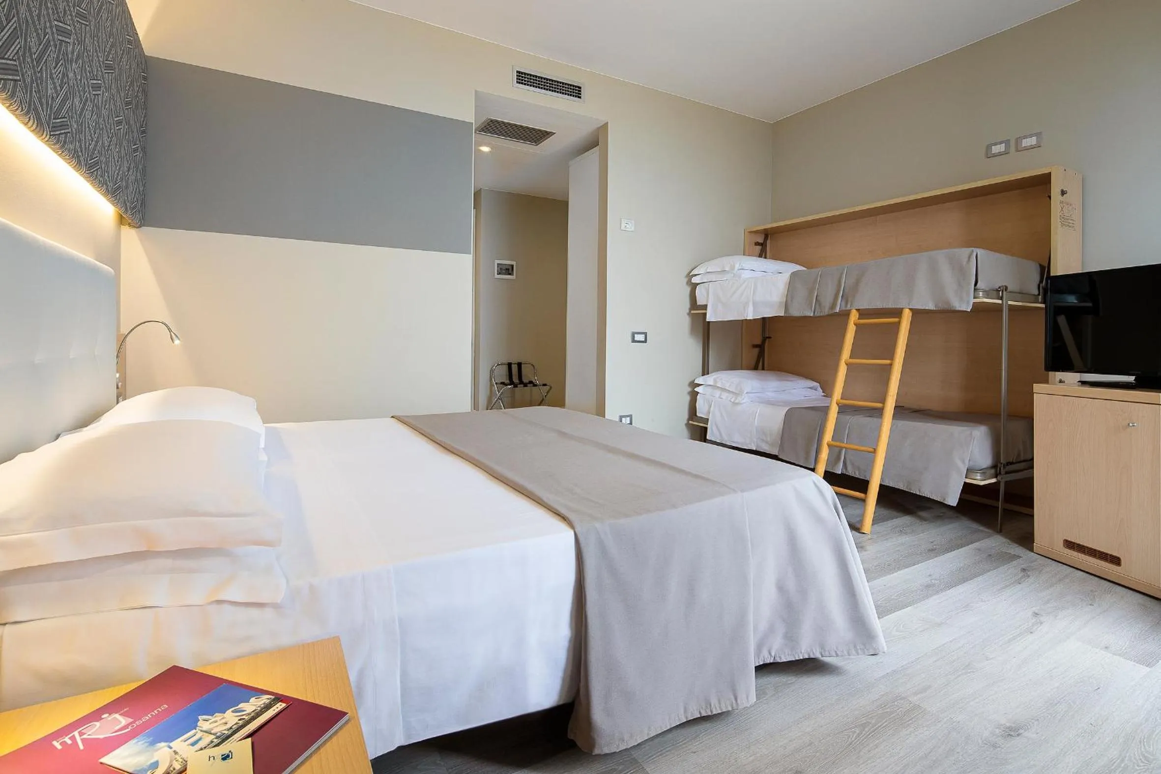 Bedroom, Bed in Hotel Rosanna 3 Stelle Superior