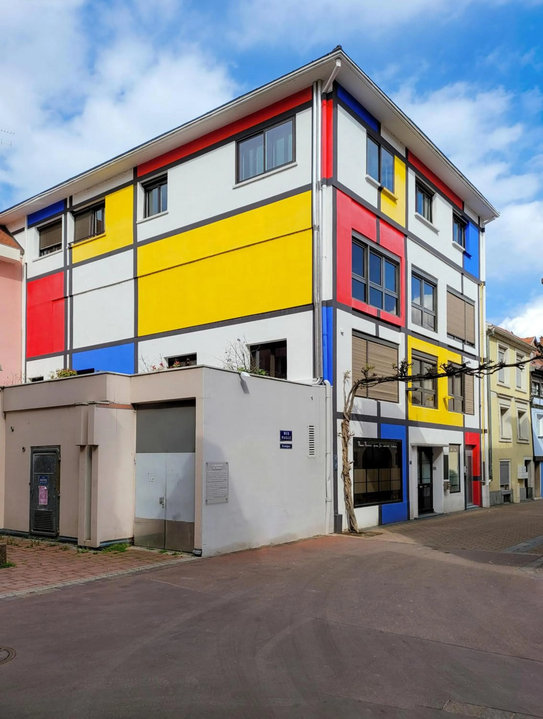 Property building in Maison Mondrian