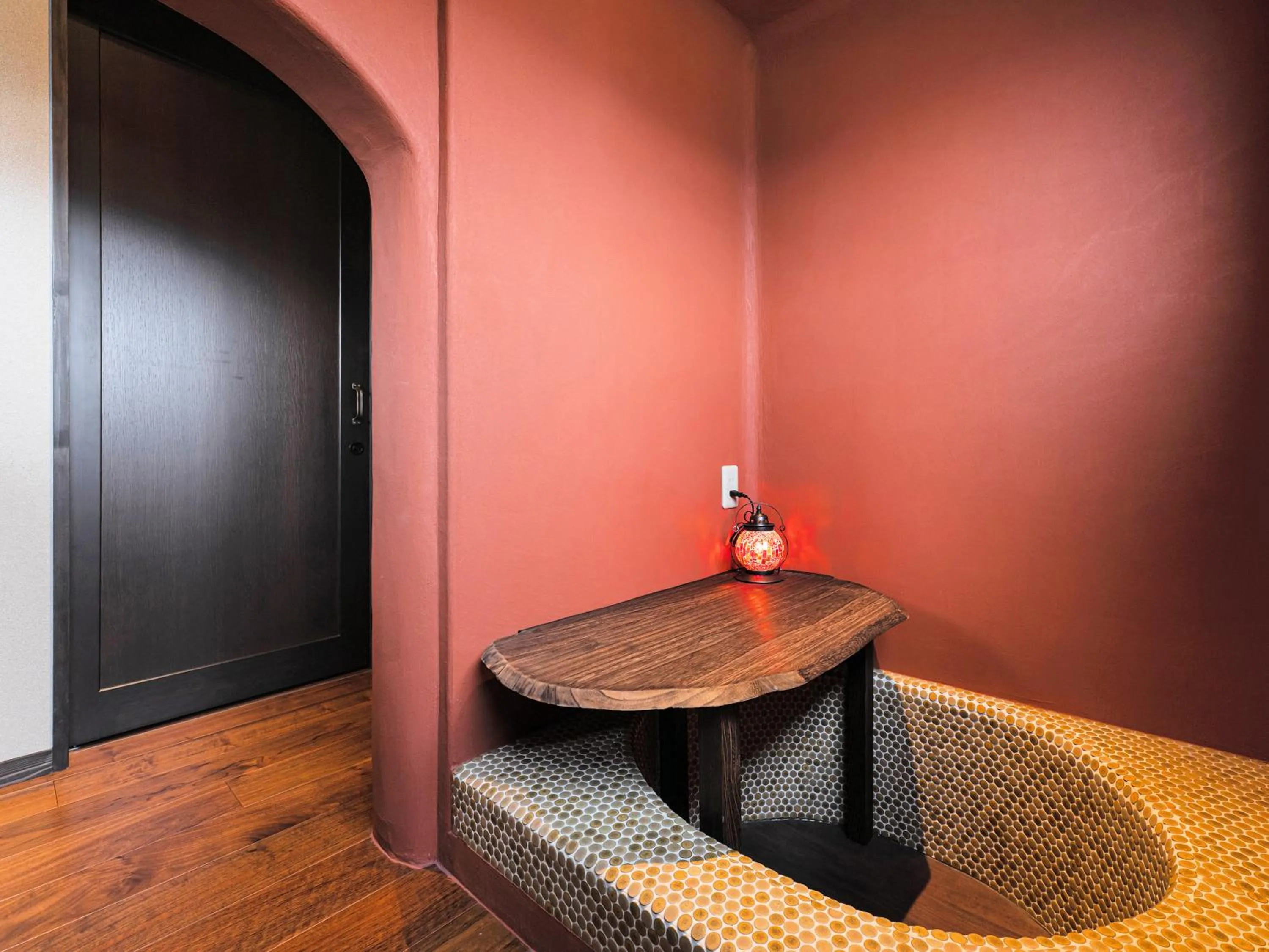 Photo of the whole room in Omori