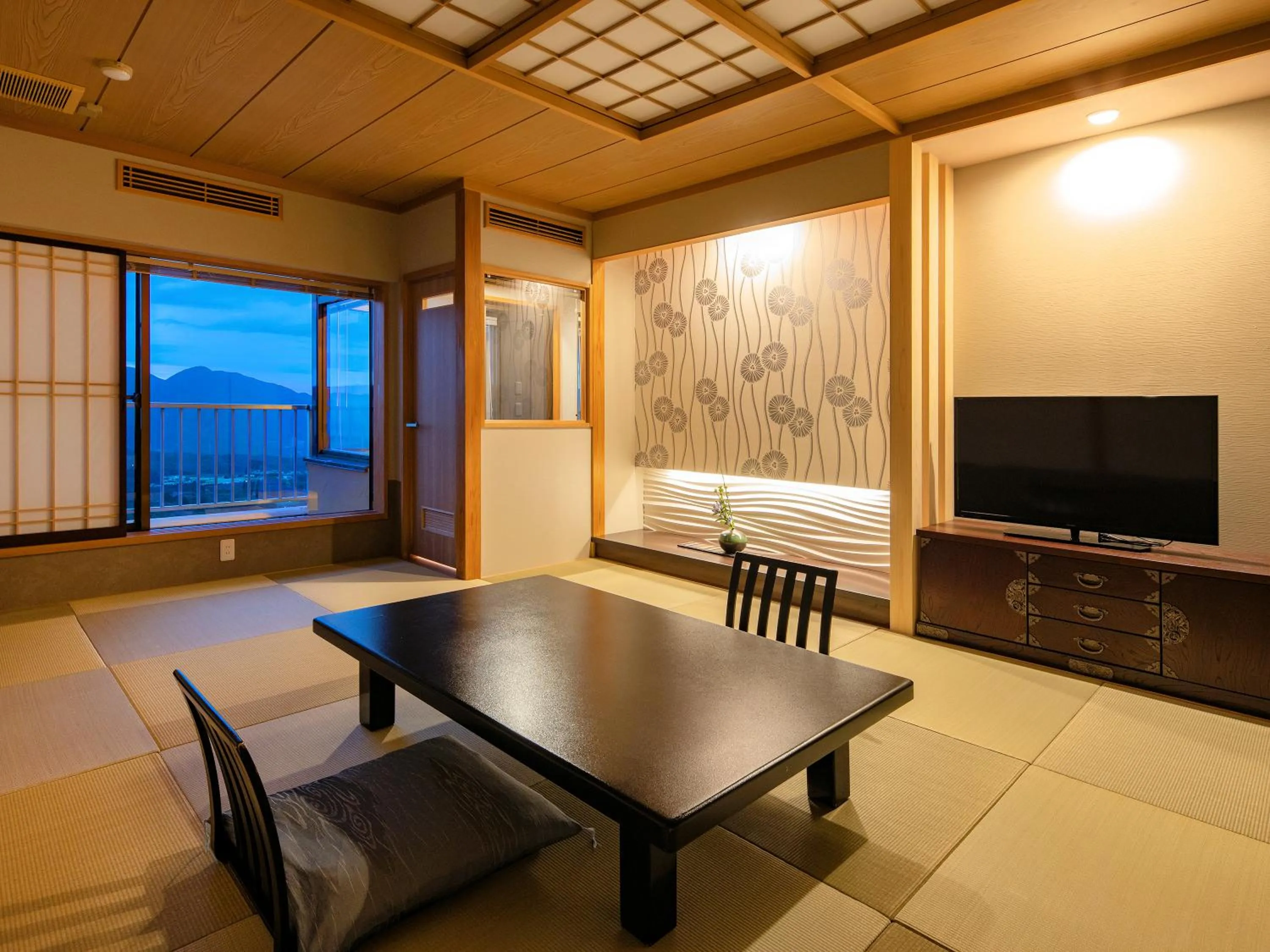 Photo of the whole room in Omori