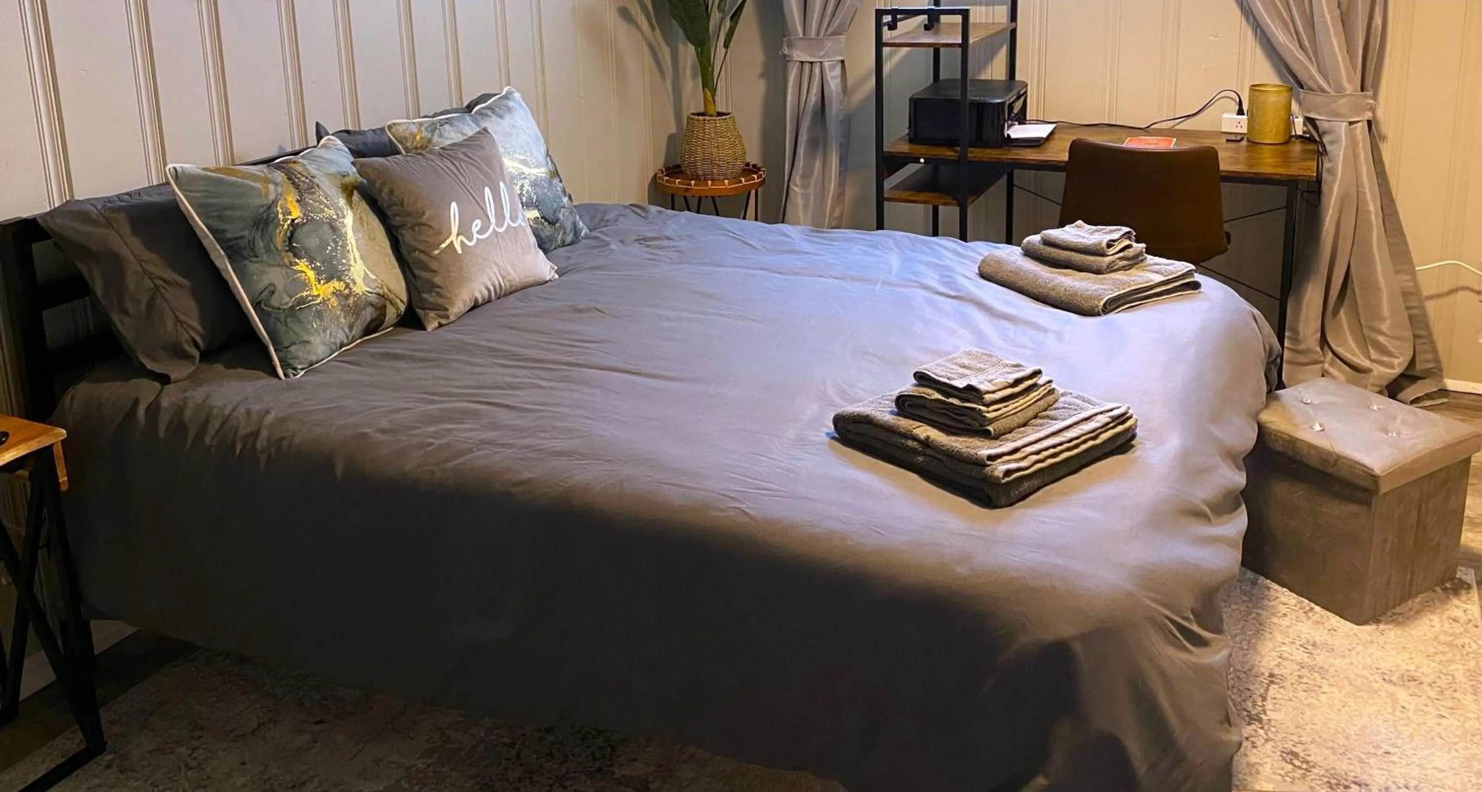 Bed in Cozy and Modern 1BR Apartment with WiFi and Dogs Welcome