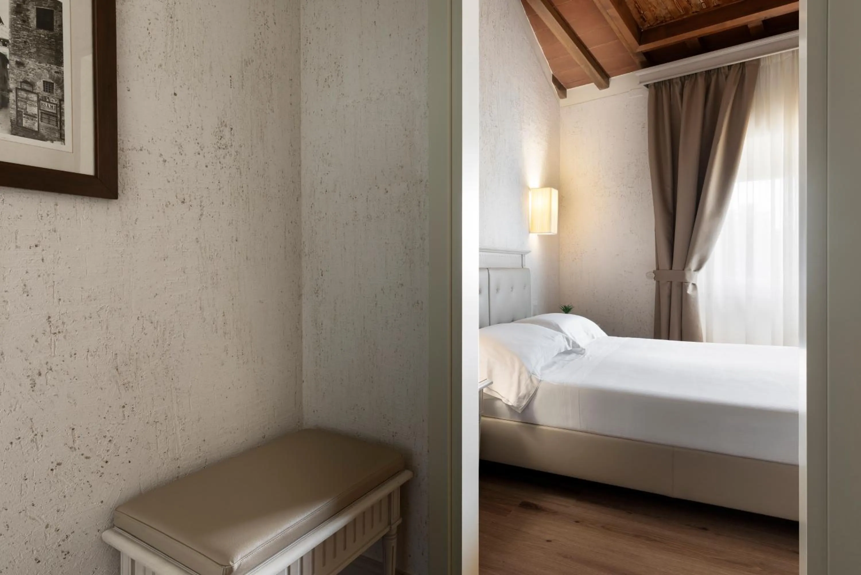 Photo of the whole room, Bed in LHP Certaldo Resort