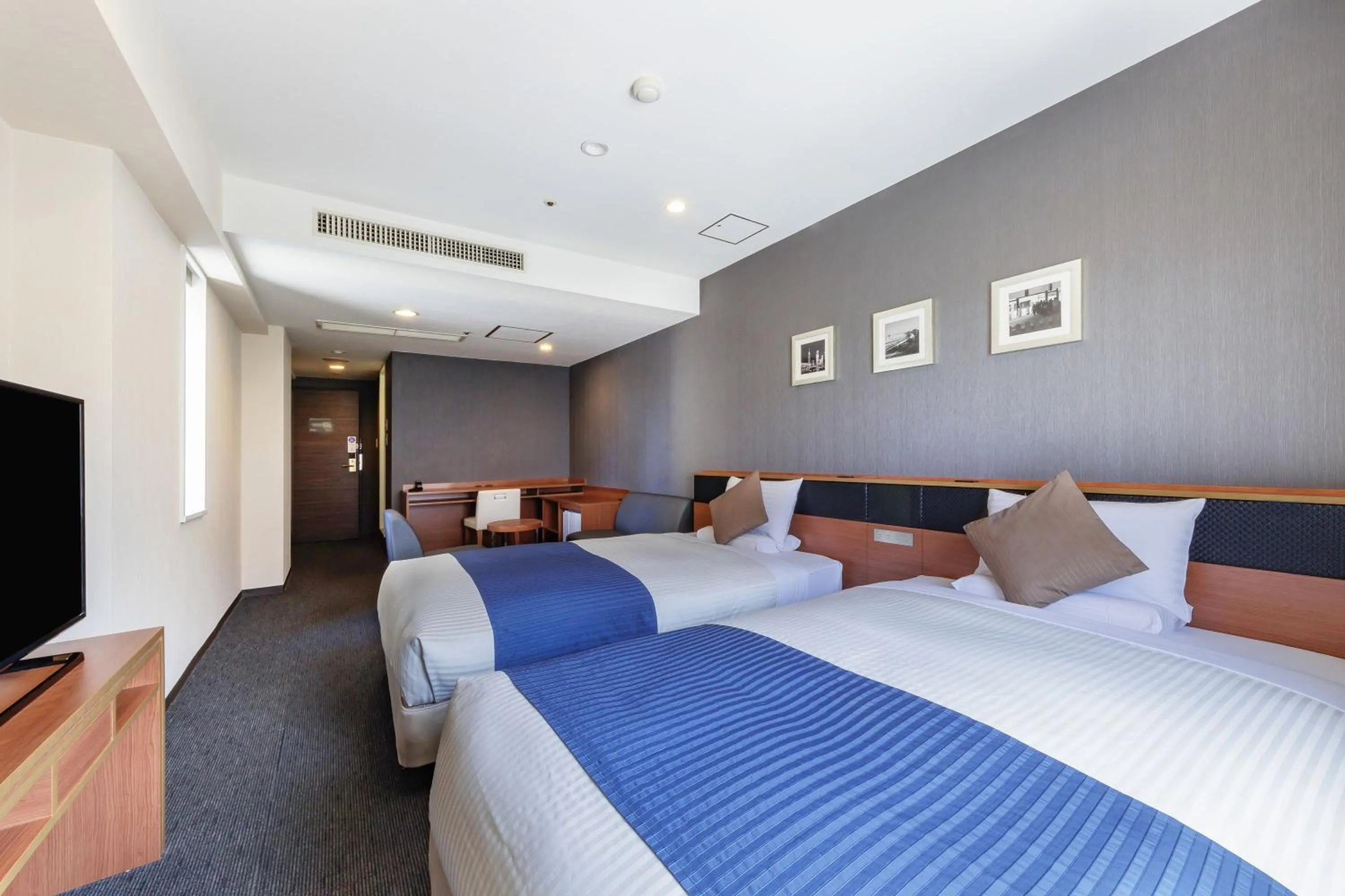 Photo of the whole room, Bed in HOTEL MYSTAYS Nagoya Sakae