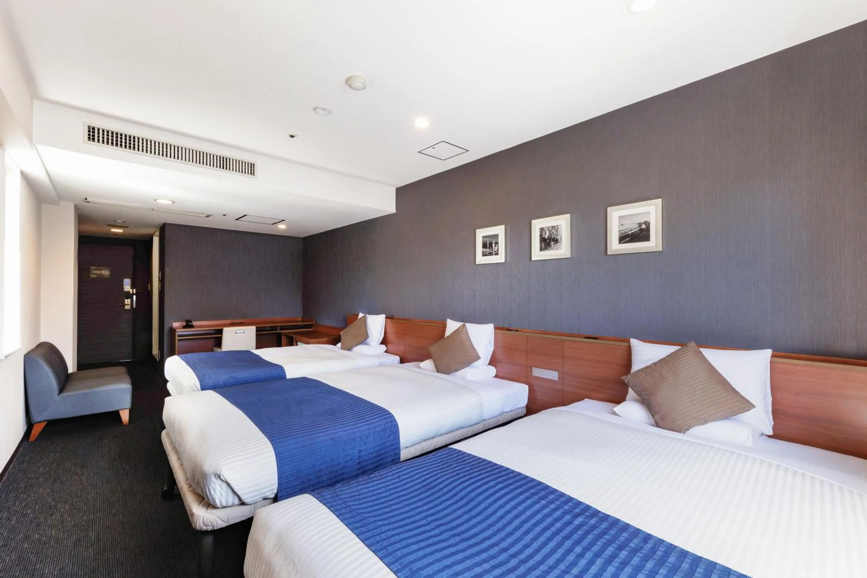 Photo of the whole room, Bed in HOTEL MYSTAYS Nagoya Sakae