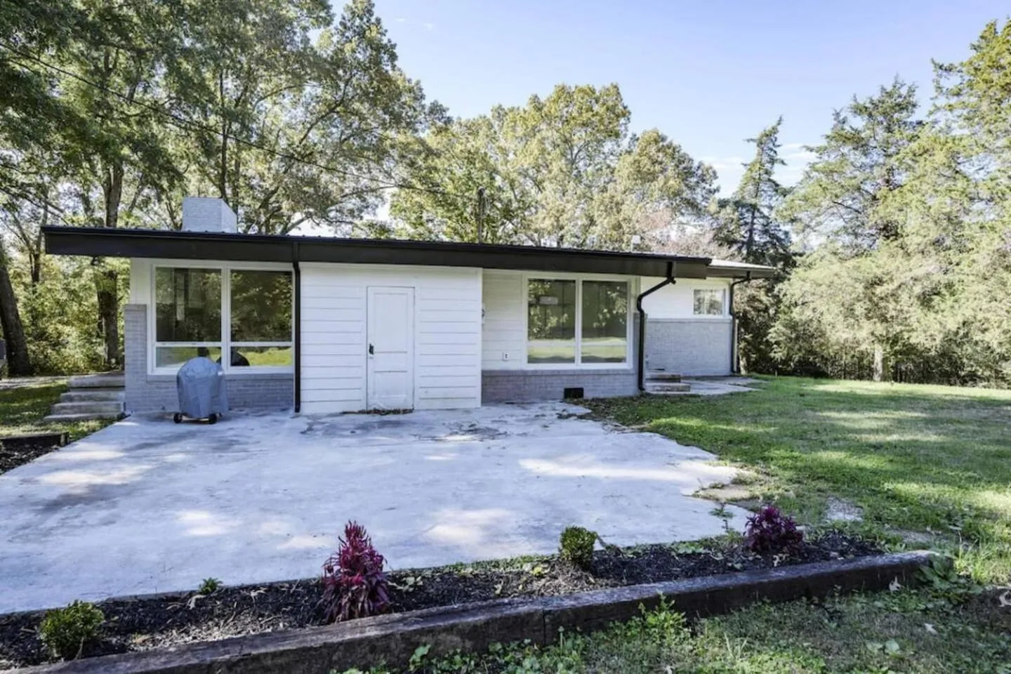 Gorgeous Renovated Home With Large & Private Lot