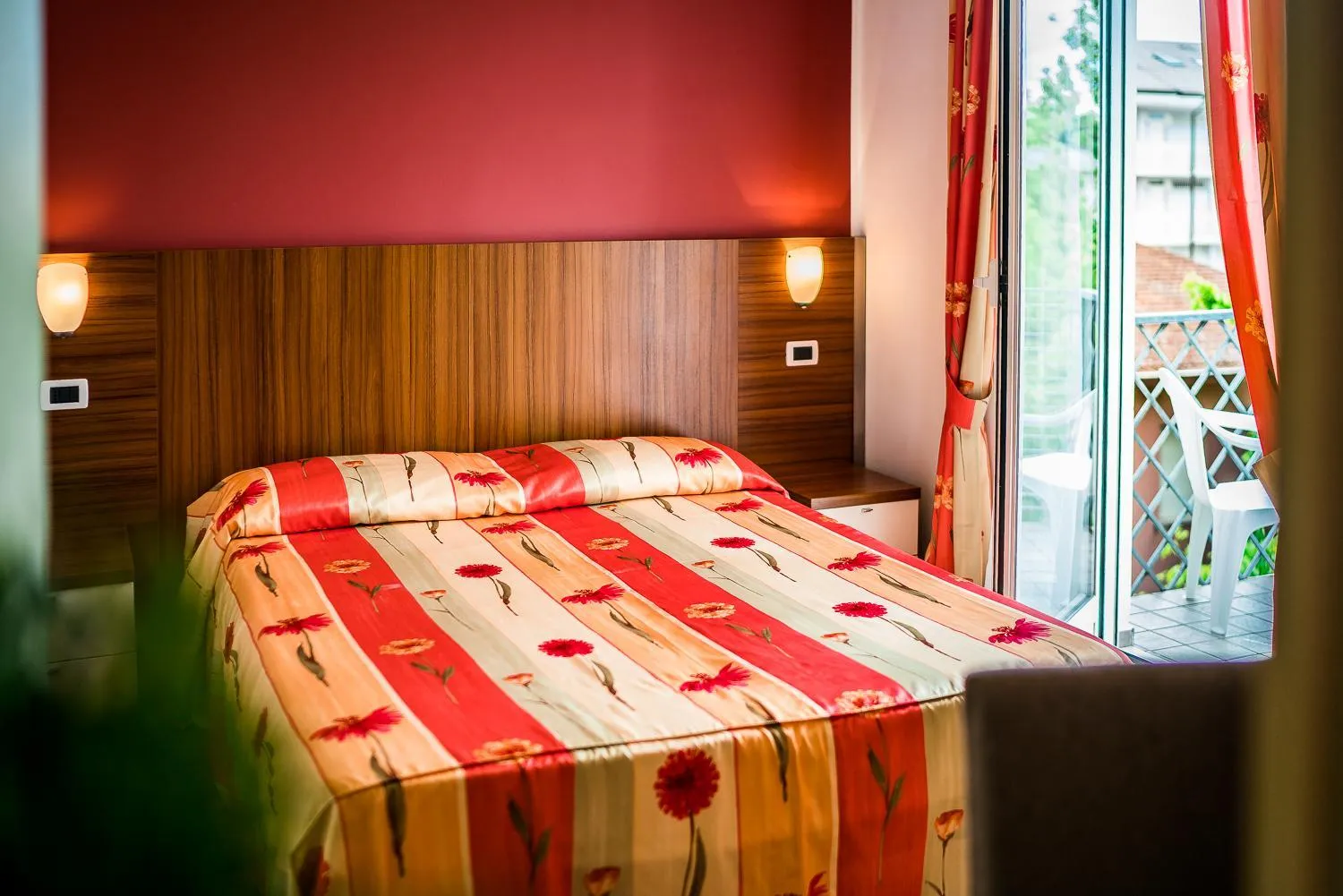 Photo of the whole room, Bed in Hotel Vienna