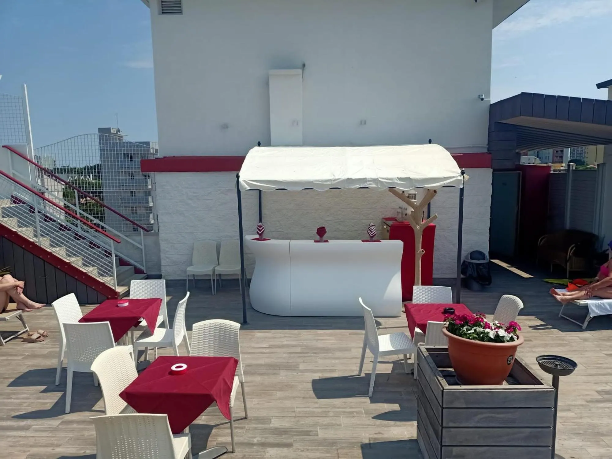 Swimming pool in Hotel Vienna