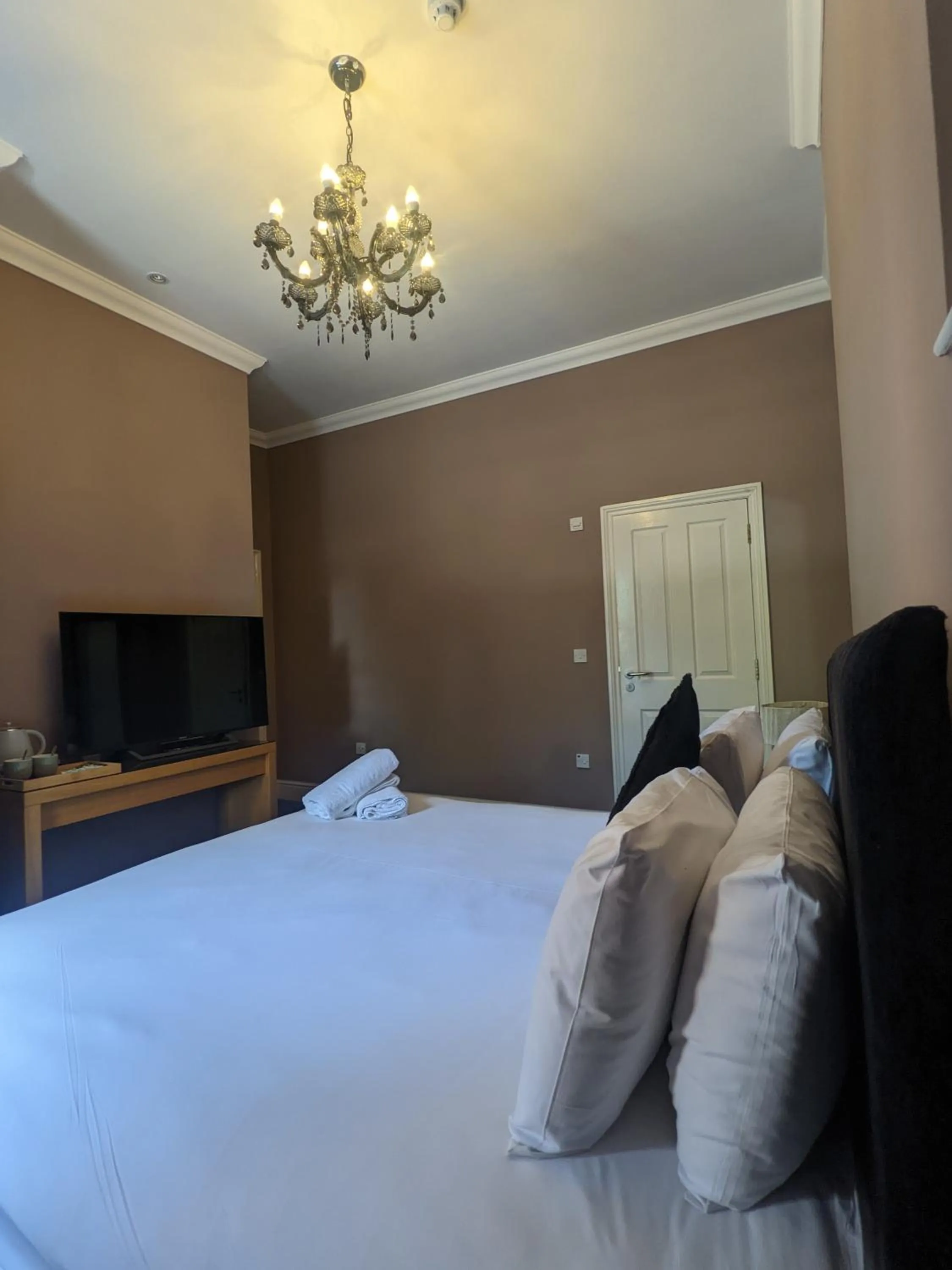 Bedroom in Blue Keys Hotel Southampton