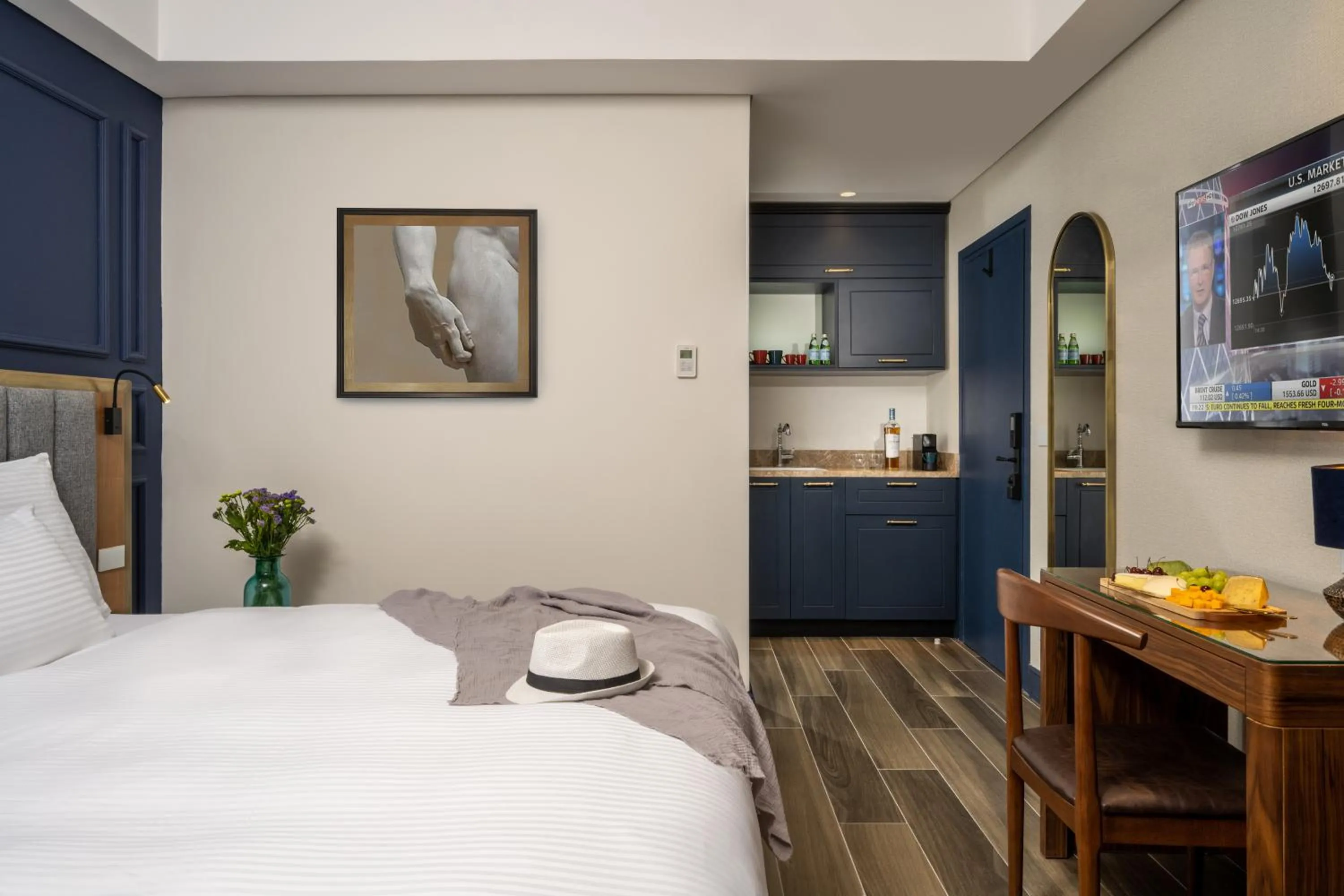 Photo of the whole room, Bed in The David Story Boutique