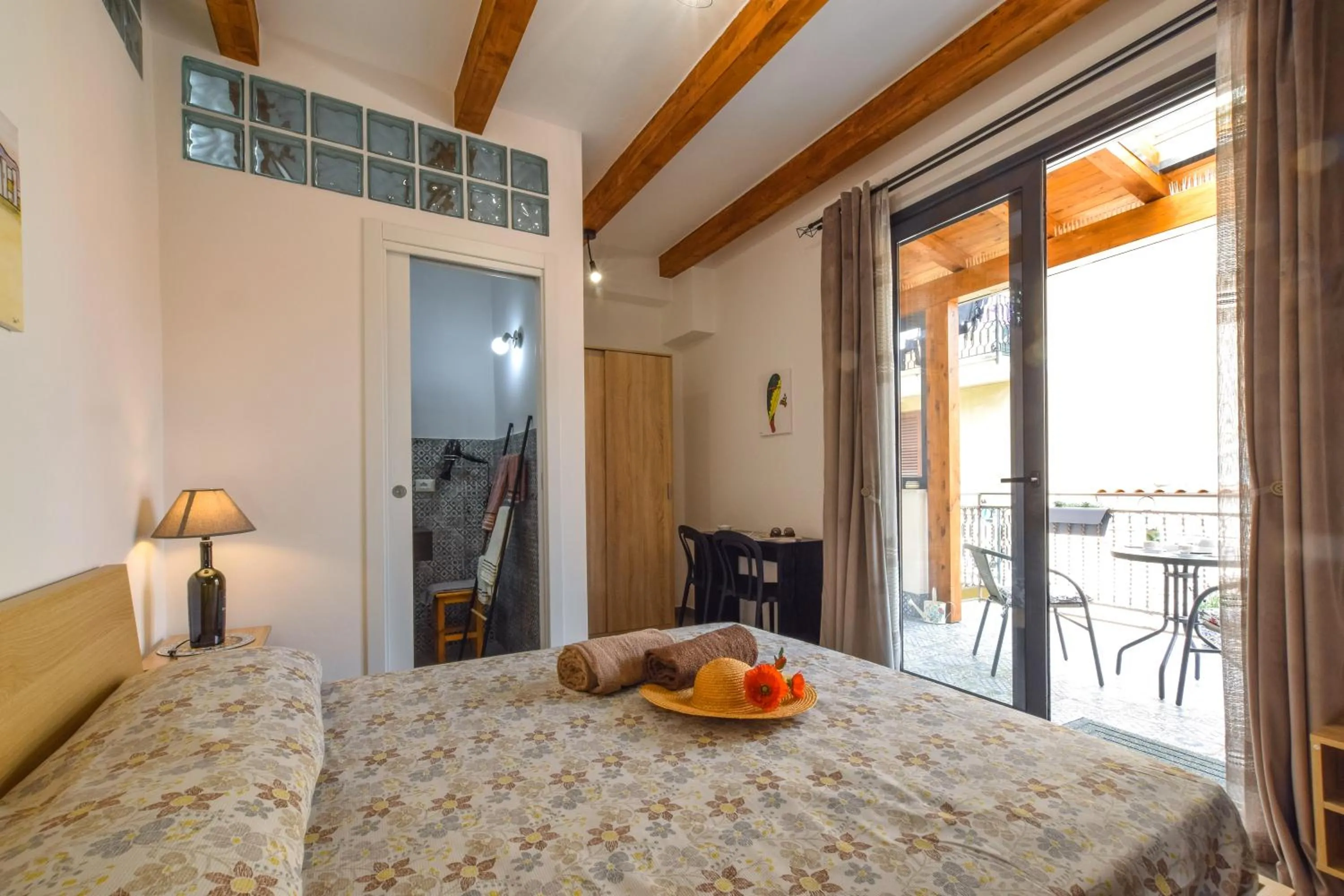 Photo of the whole room, Bed in AMUNI' Apartments