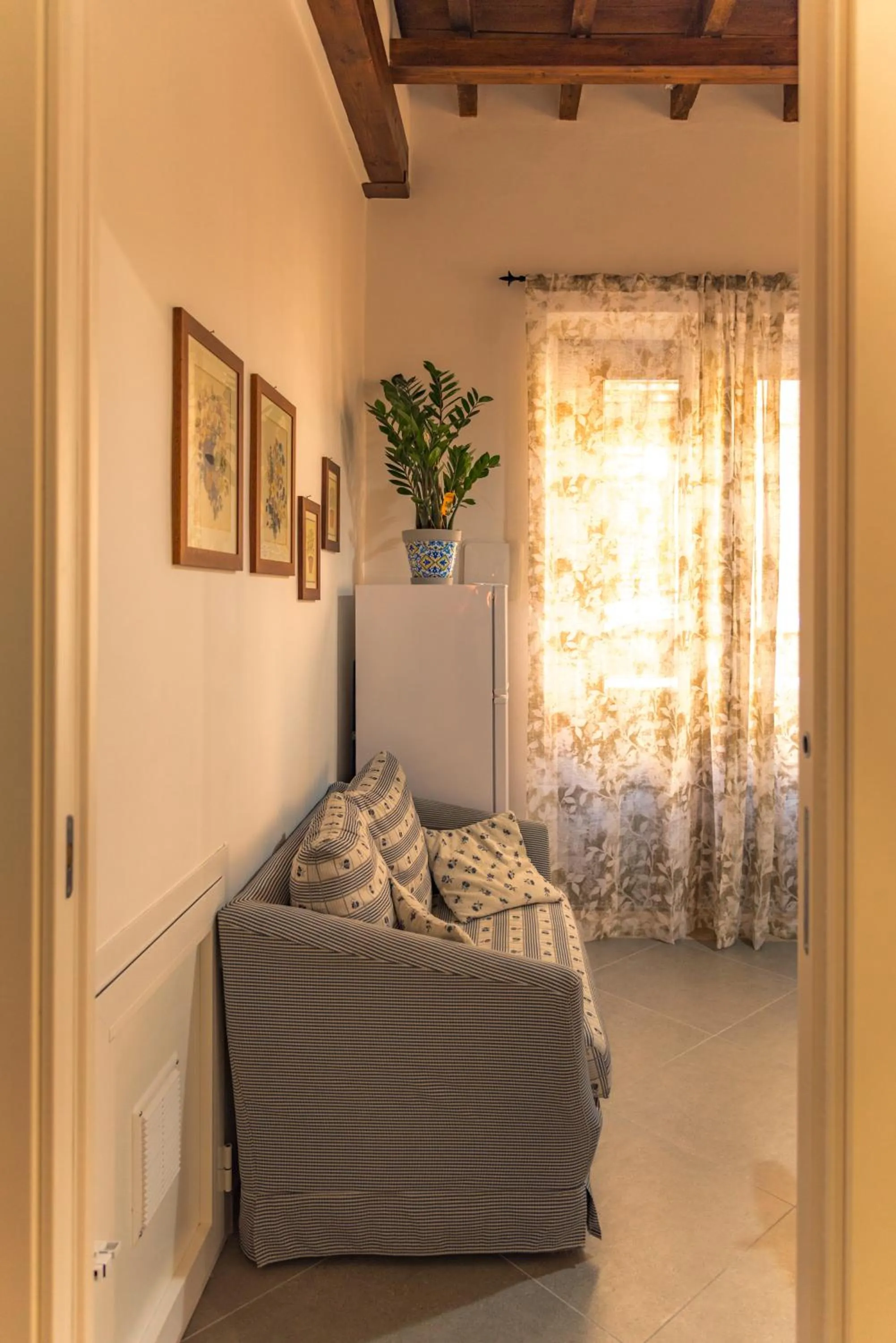 Living room, Bed in AMUNI' Apartments