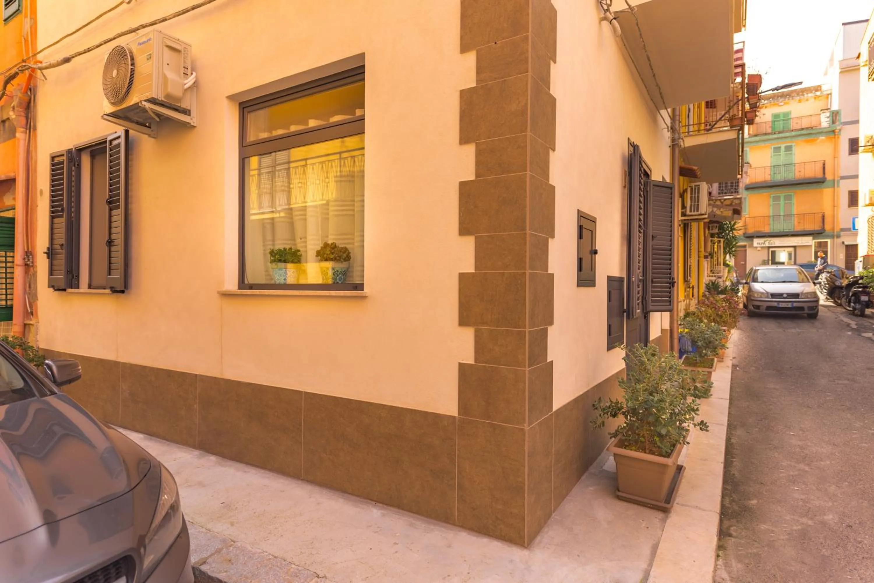 Property building in AMUNI' Apartments