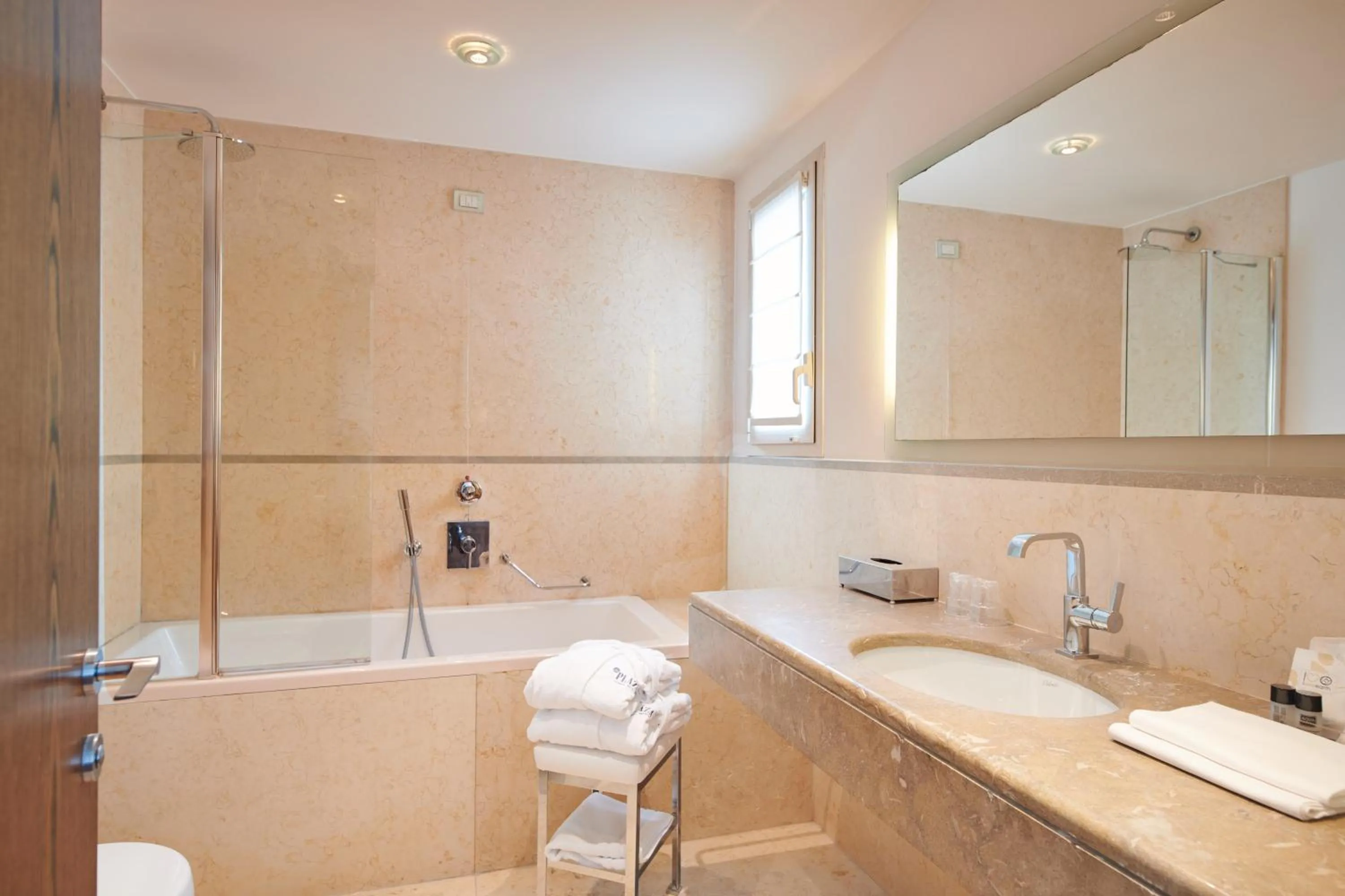 Bathroom in Hotel Plaza