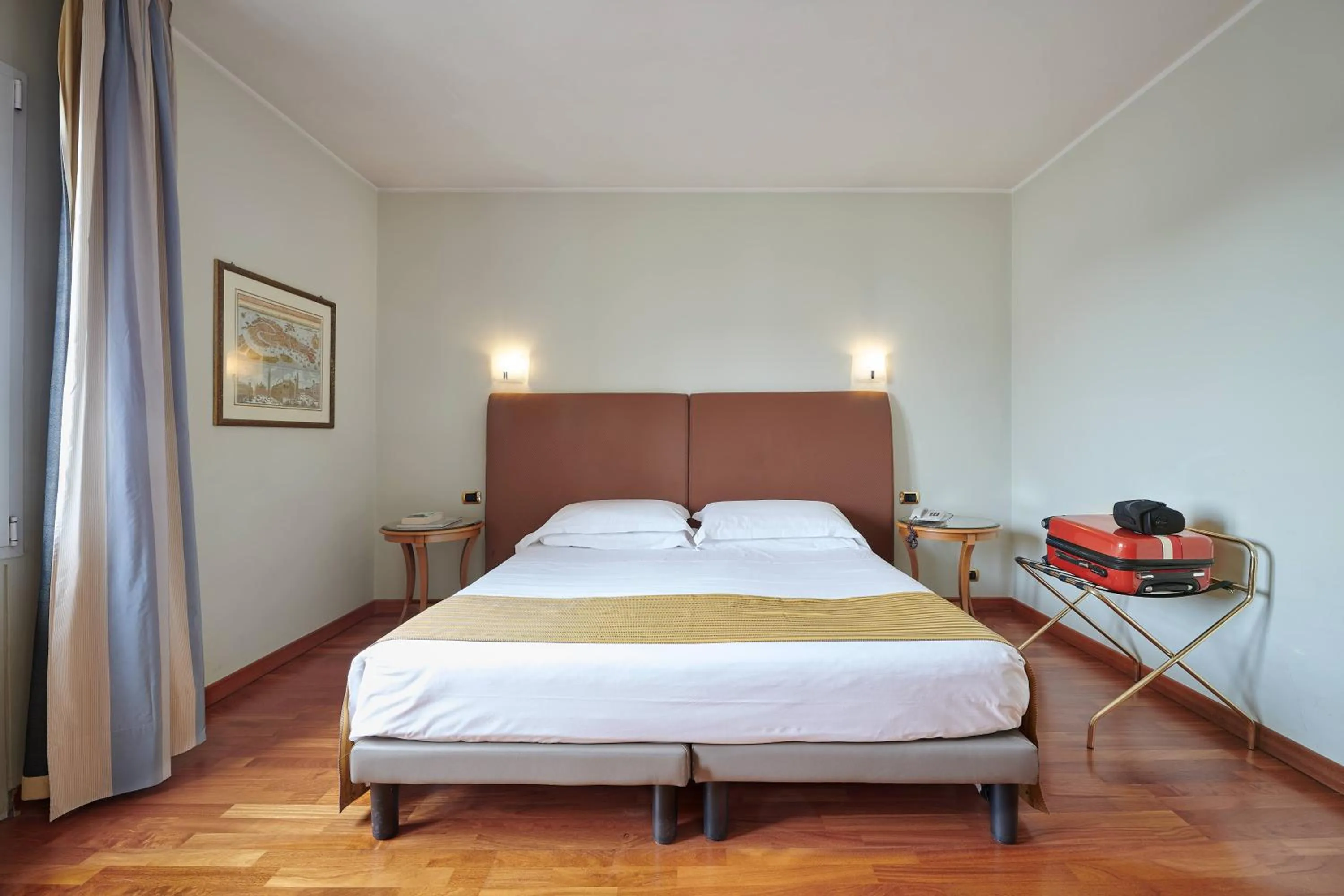 Bedroom, Bed in Hotel Plaza