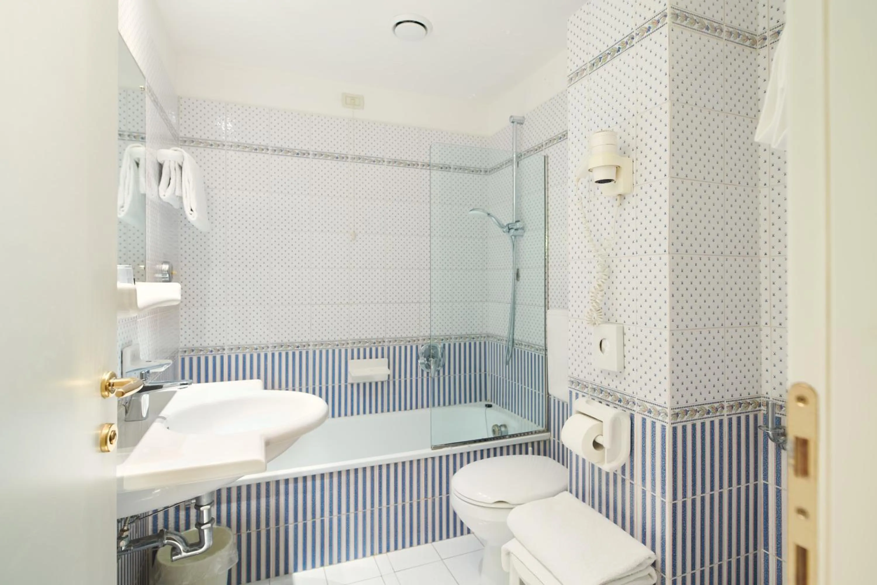 Bathroom in Hotel Plaza