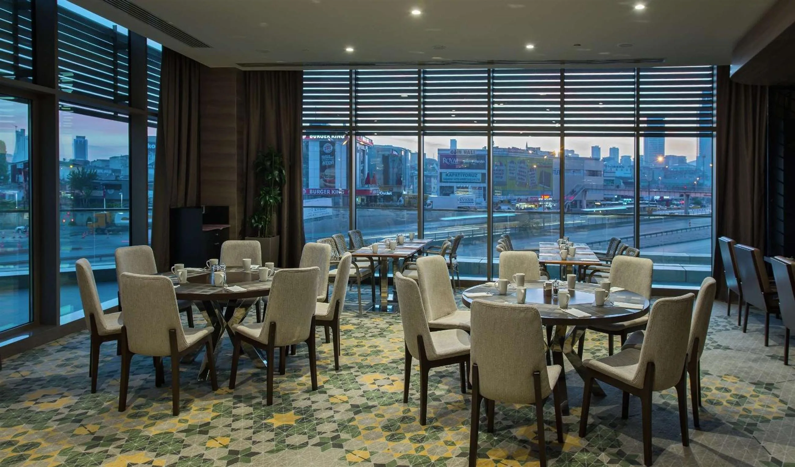 Restaurant/places to eat in Hilton Istanbul Kozyatagi