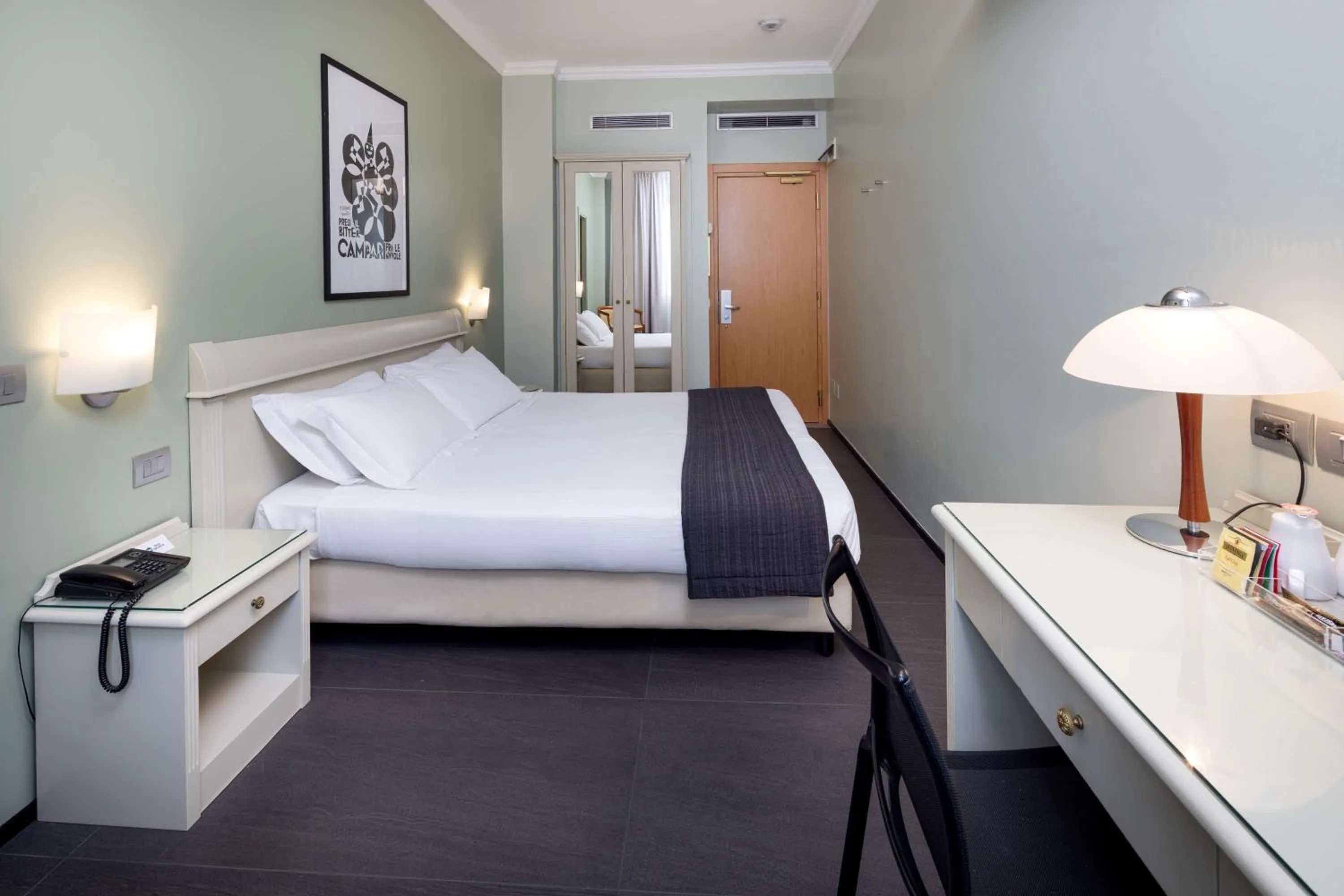 Bed in Best Western Hotel Major