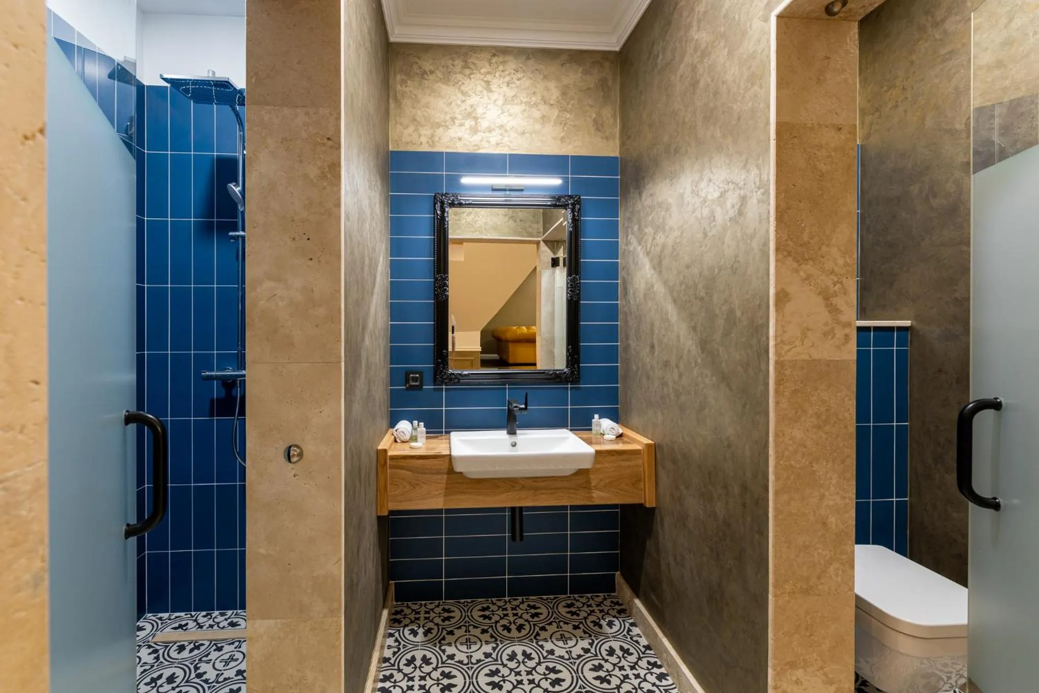 Shower in Boutique Hotel Cocosul de Aur