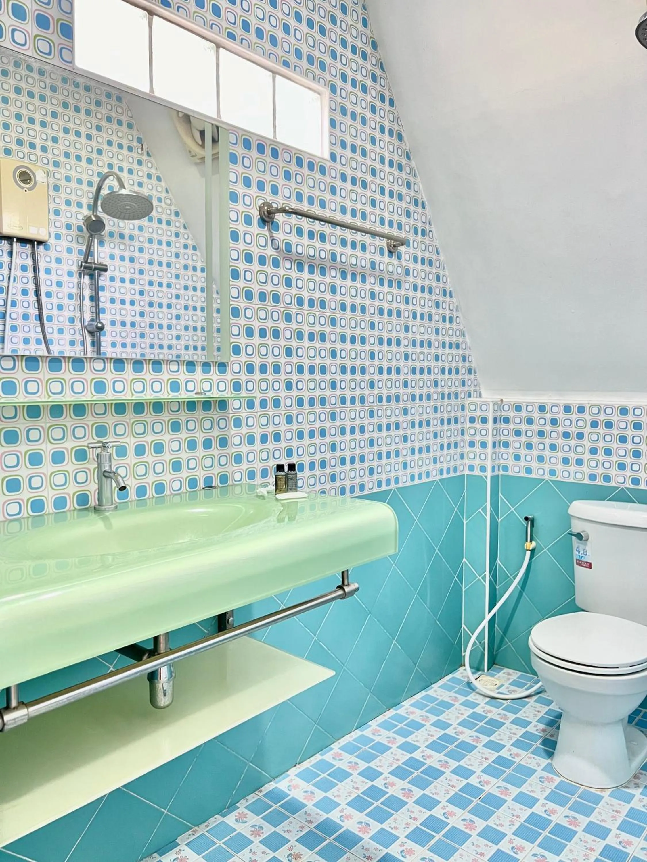 Toilet in Pijittra Resort