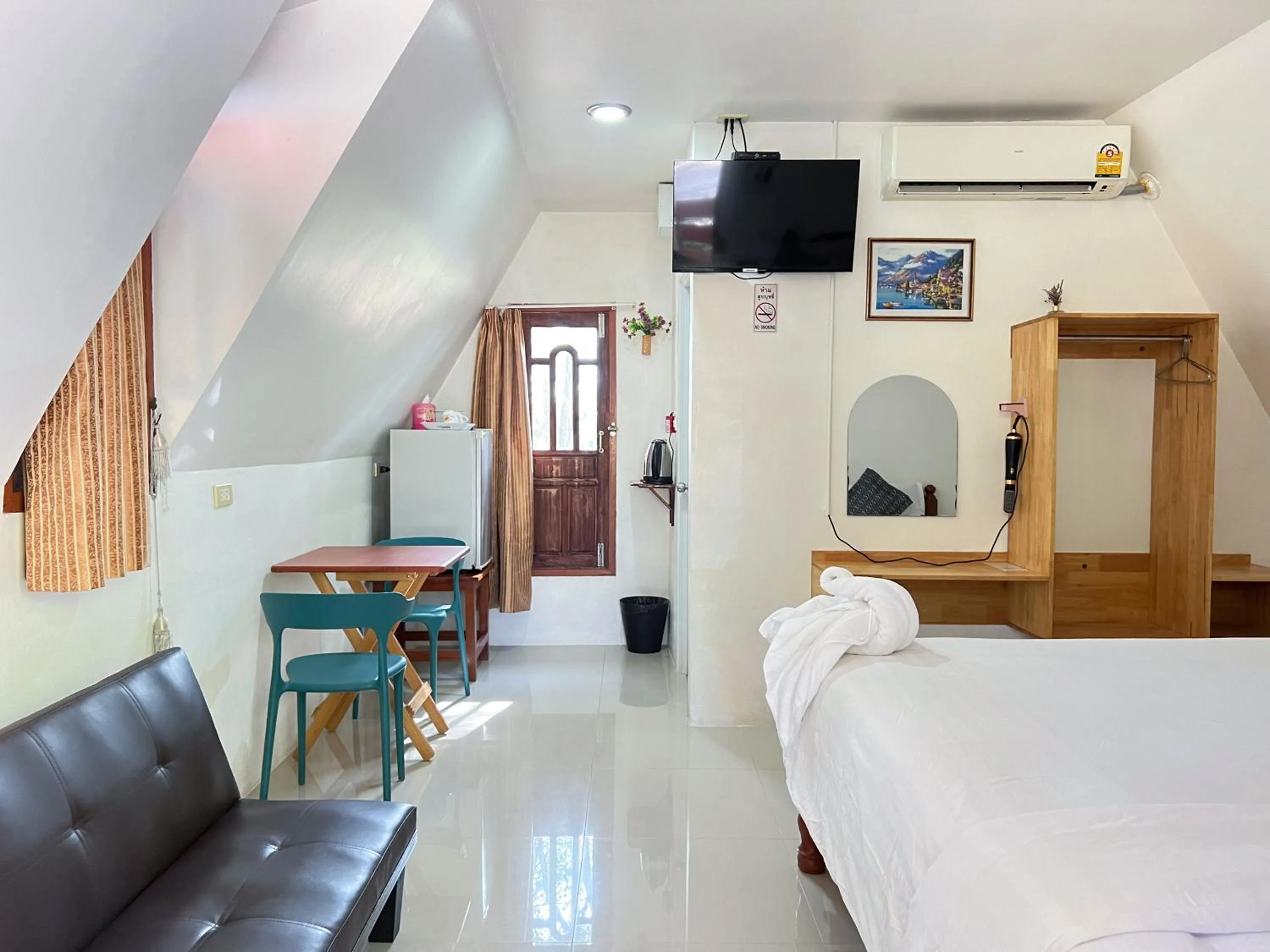 Photo of the whole room, Bed in Pijittra Resort