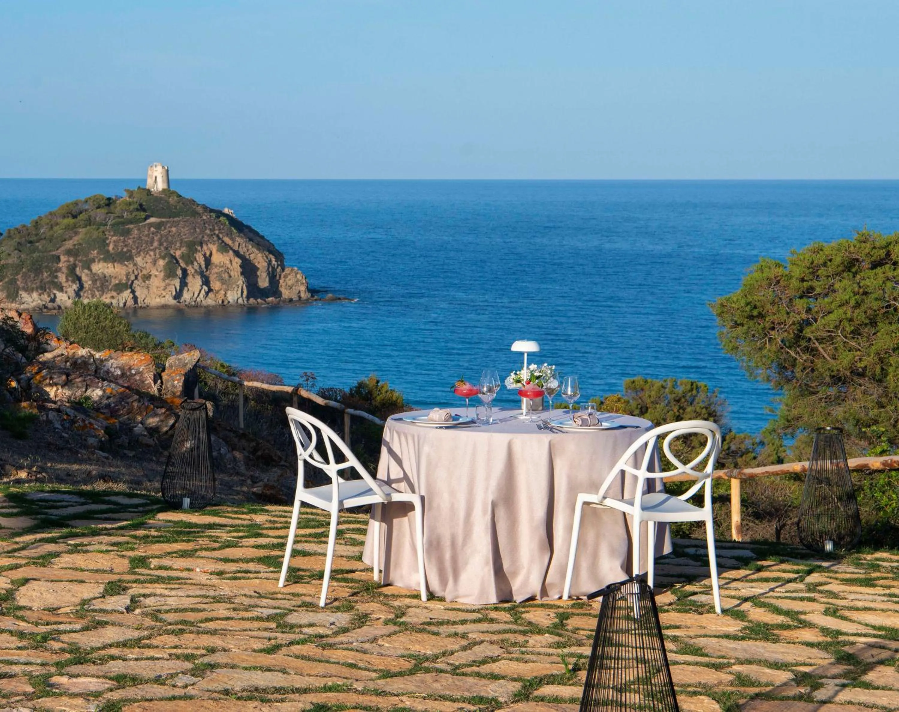 Restaurant/places to eat in Baia Di Chia Resort Sardinia, Curio Collection By Hilton