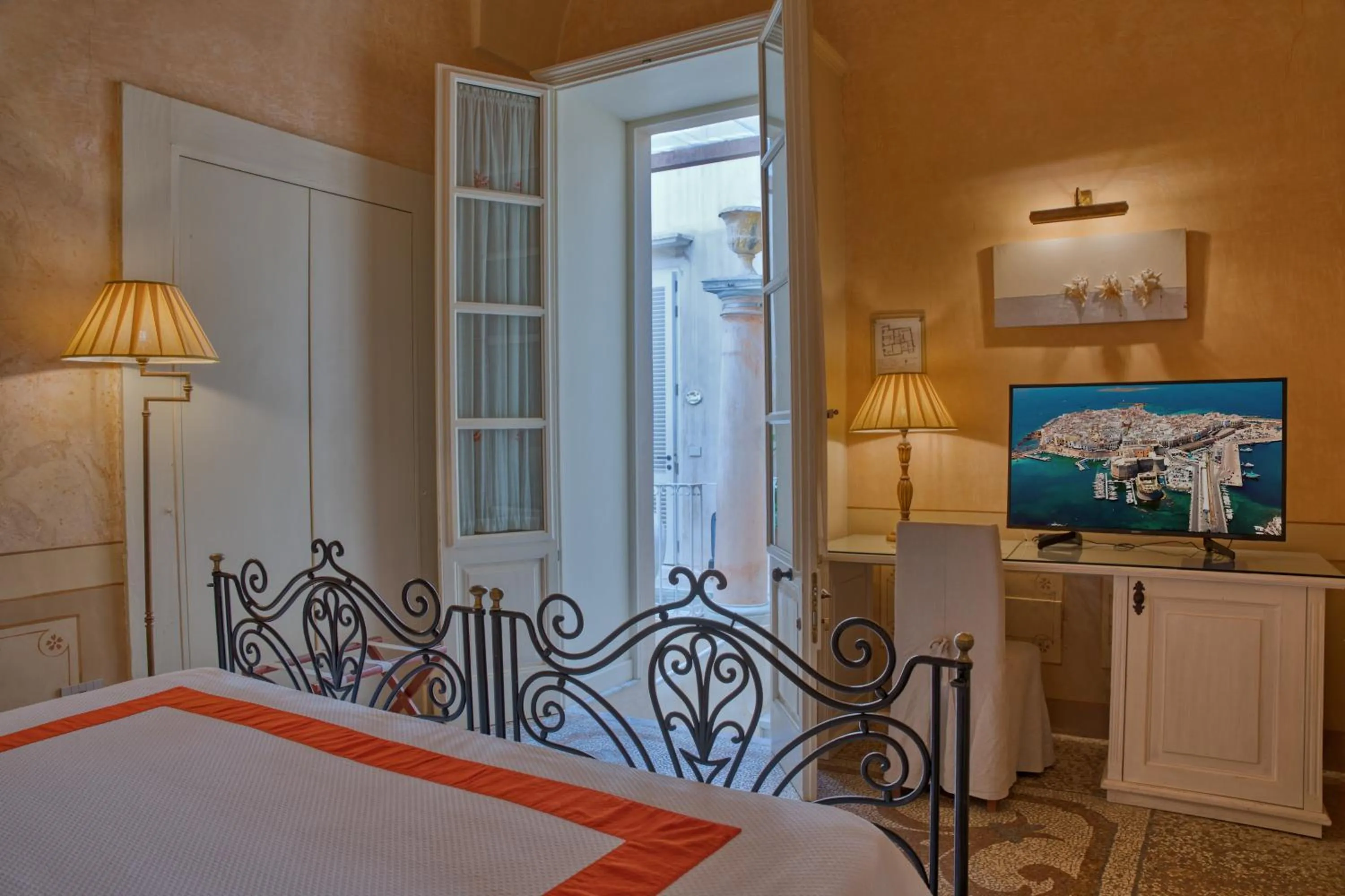 Bedroom, Bed in Palazzo Mosco - Dimora Storica