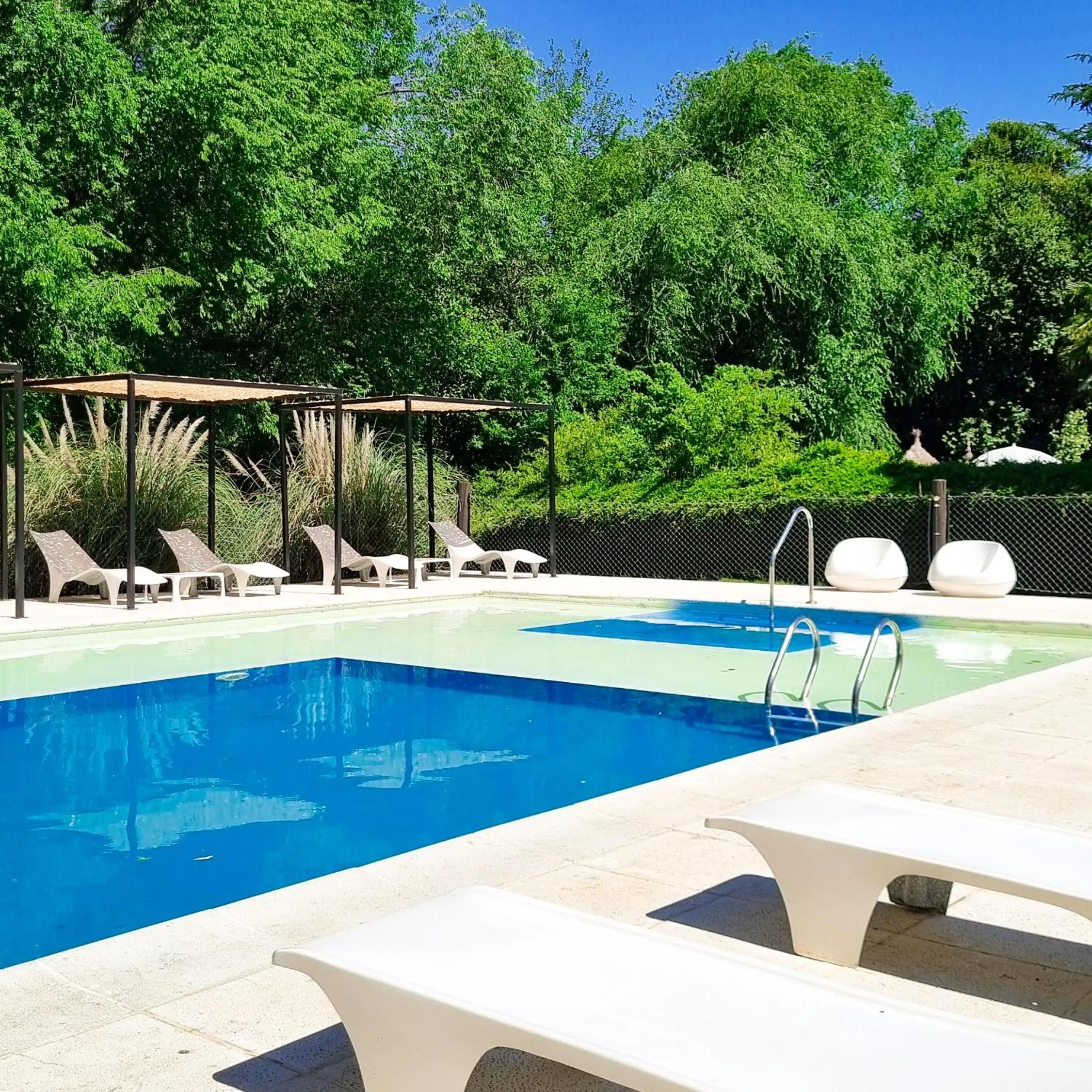 Swimming pool in Atelier Hotel de Charme