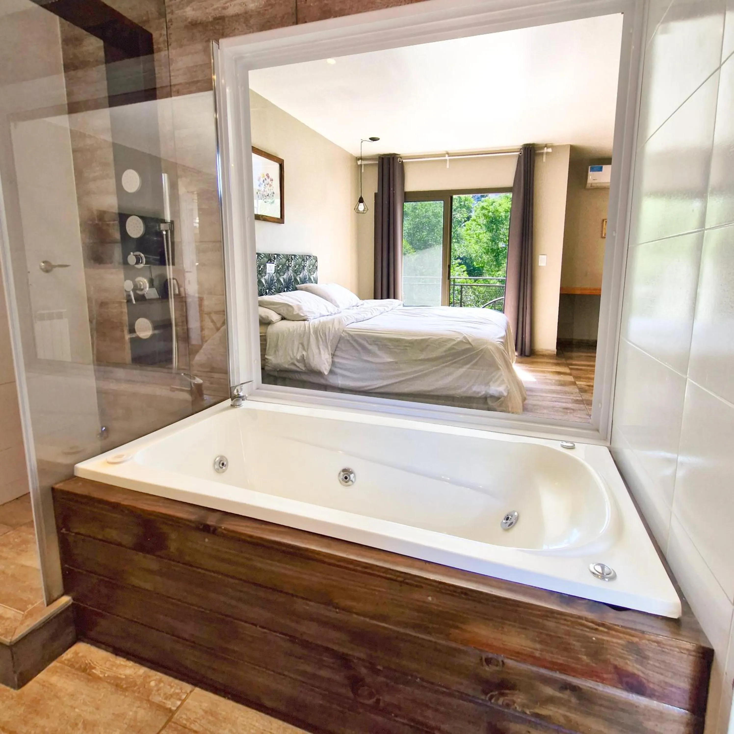 Hot Tub, Bed in Atelier Hotel de Charme