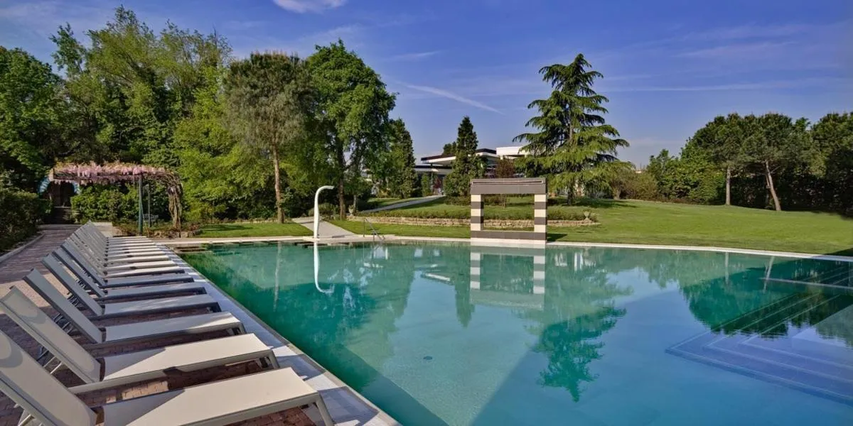 Swimming pool in Hotel Mioni Pezzato