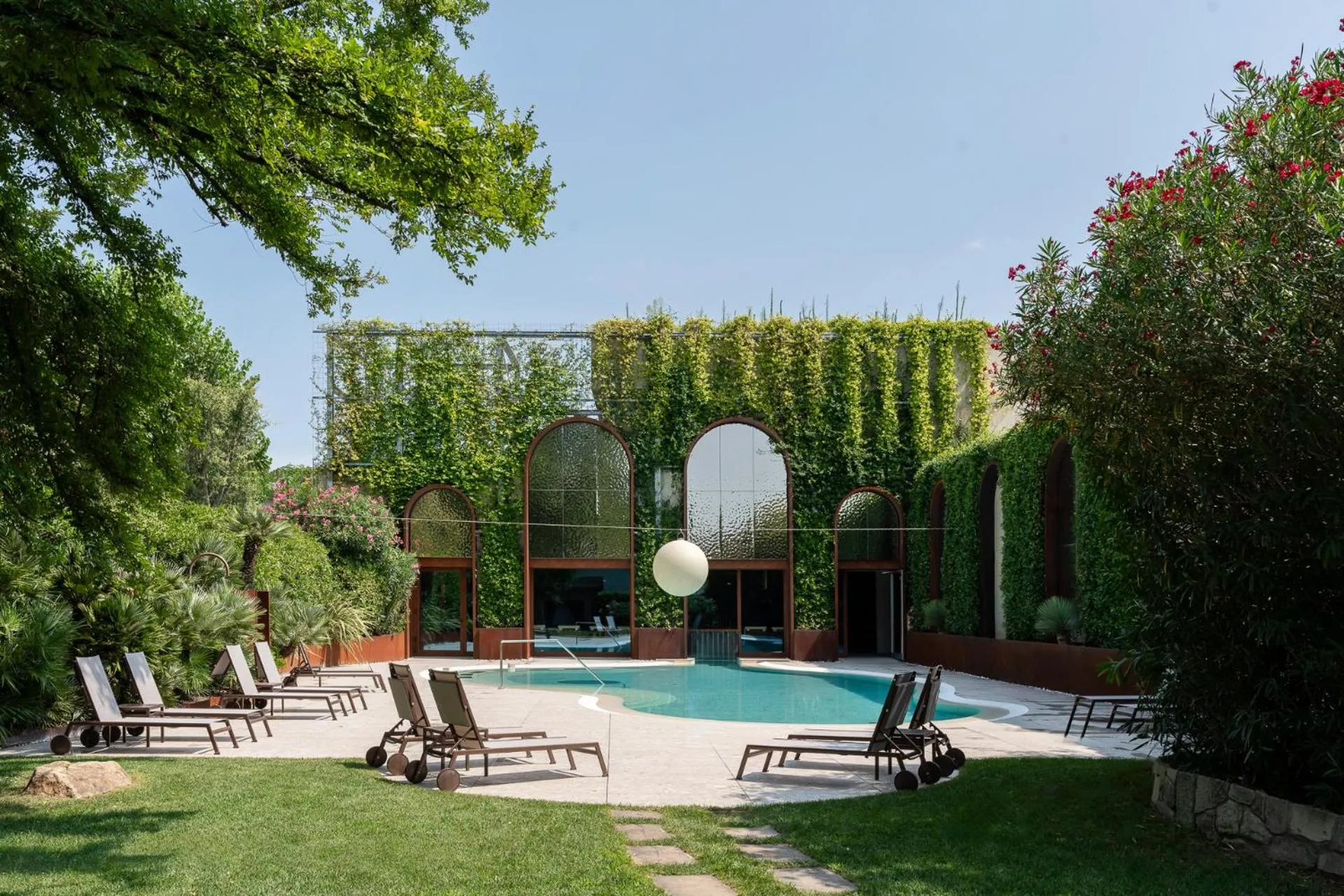 Swimming pool in Hotel Mioni Pezzato