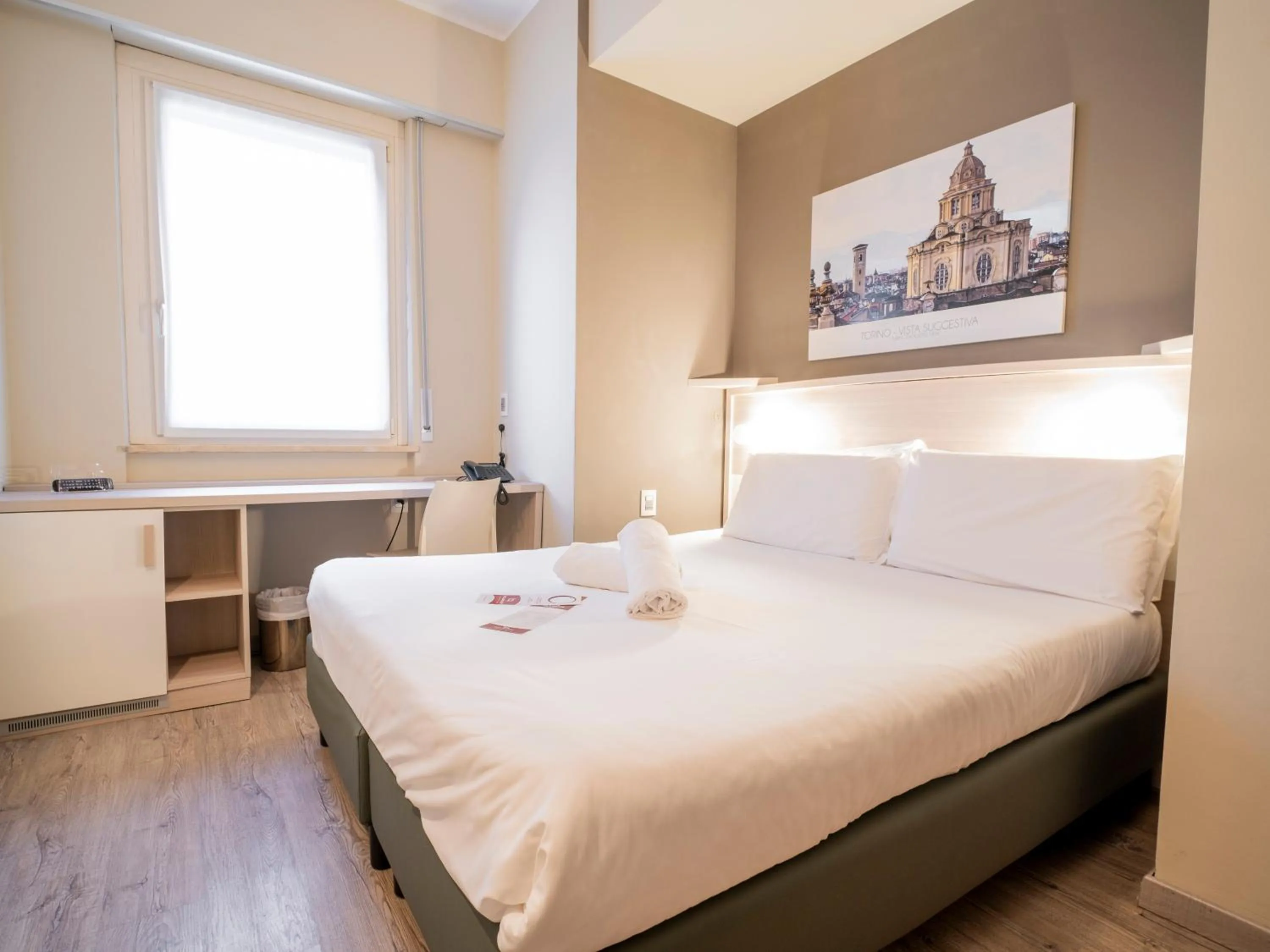 Bed in Best Quality Hotel Gran Mogol