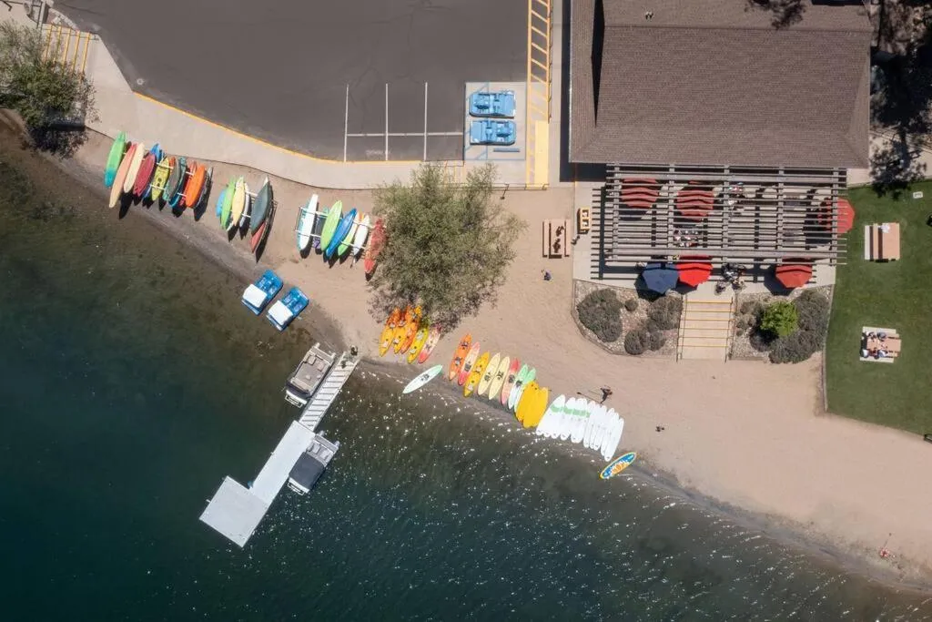 New Luxury 5BR Cabin in Pine Mountain Lake! 1 Minute to Beach! Massage Chair! Close to Yosemite! Perfect for Retreats and Escapes All Seasons!