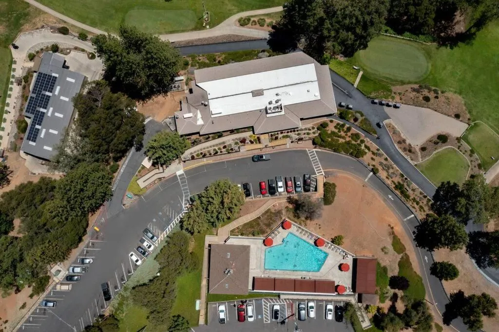 Swimming pool in New Luxury 5BR Cabin in Pine Mountain Lake! 1 Minute to Beach! Massage Chair! Close to Yosemite! Perfect for Retreats and Escapes All Seasons!